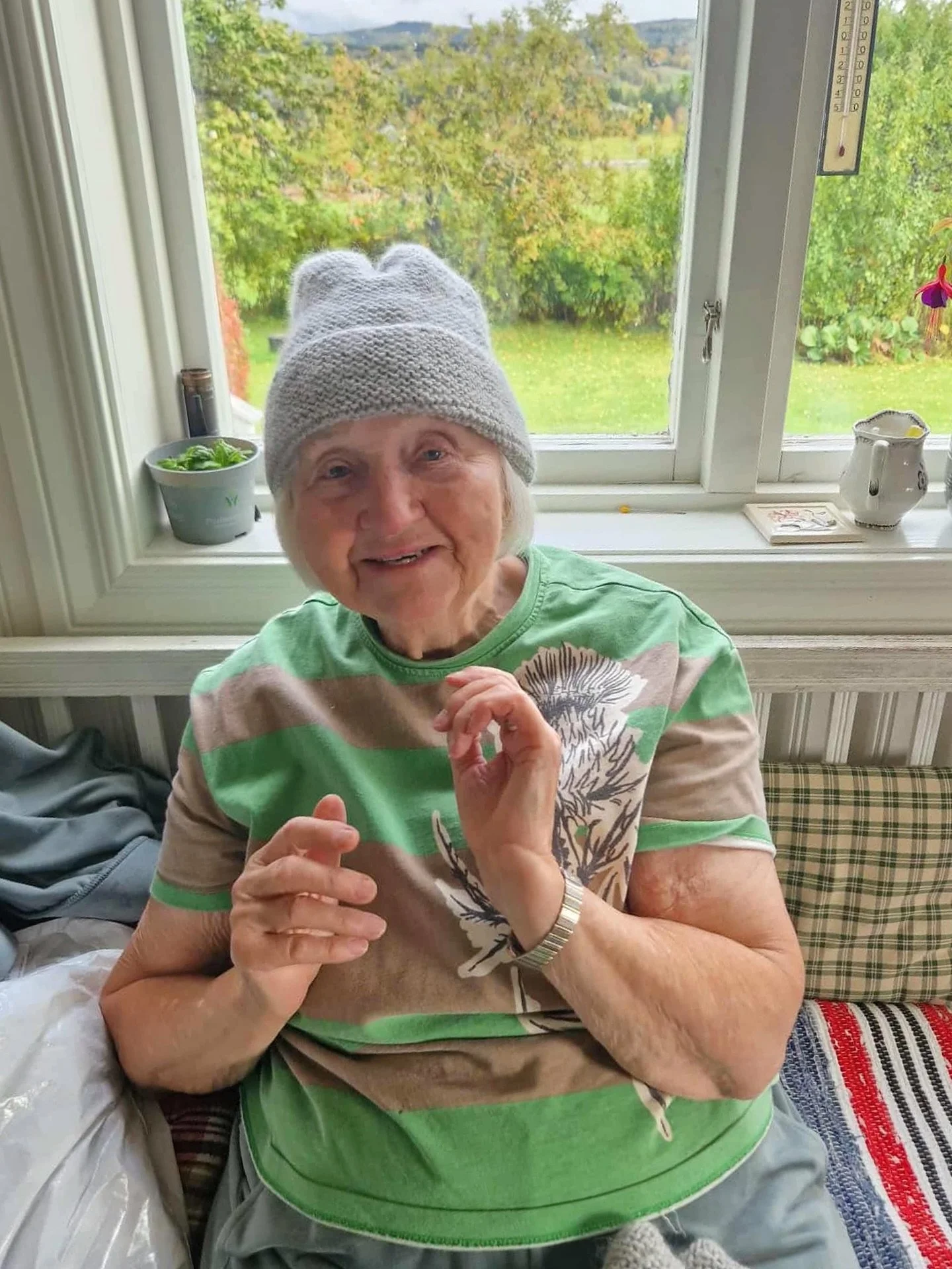 Perfekt med egenstickad m&ouml;ssa nu n&auml;r kylan dragit sig p&aring; 🍁🧶