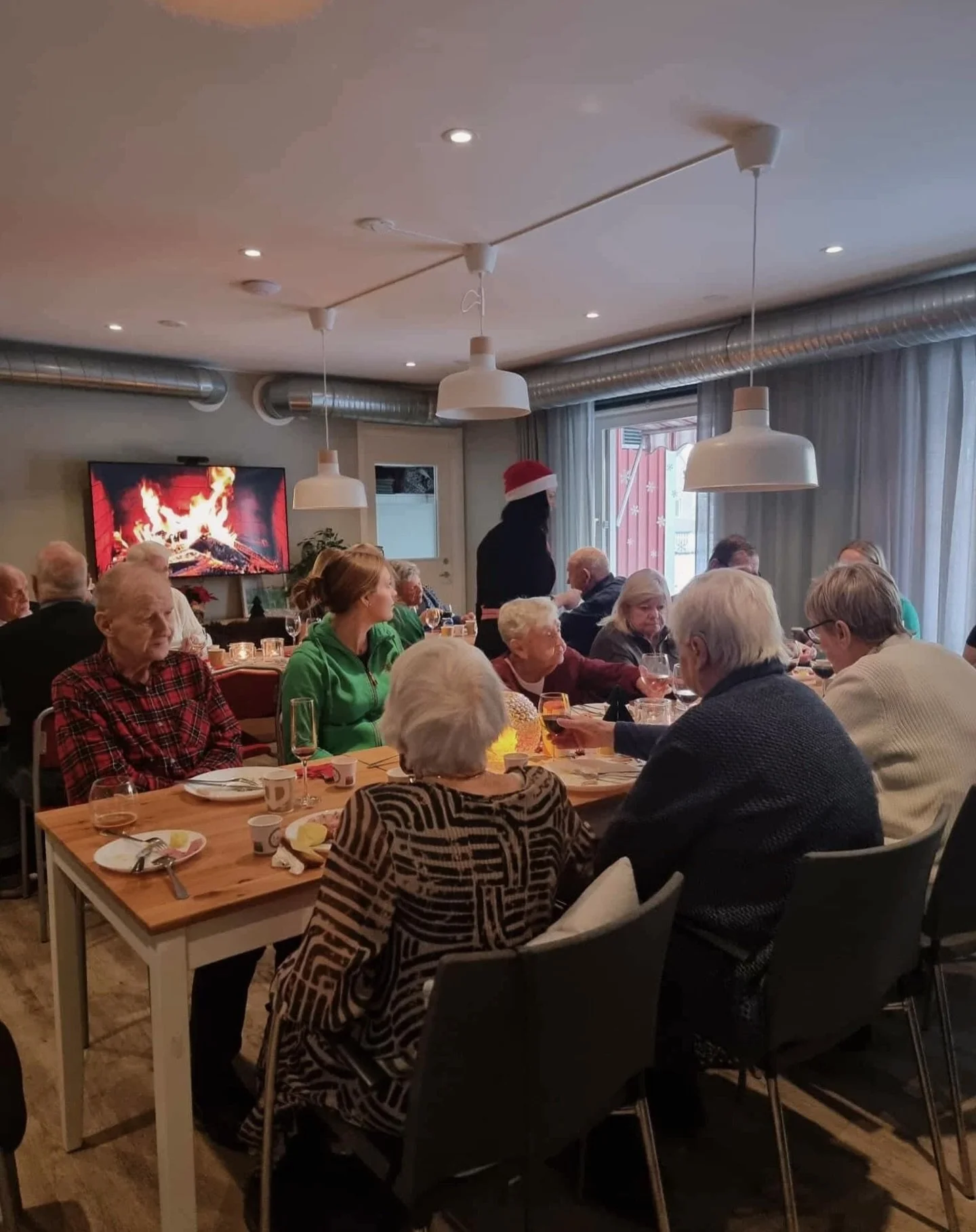 🎄 Jullunch med v&aring;ra fantastiska kunder i Matfors🎄 

I tisdags v&auml;lkomnade vi v&aring;ra kunder i Matfors till en trevlig jullunch med god mat och trevligt s&auml;llskap, julst&auml;mningen var p&aring; topp! Ett stort tack till alla kunde