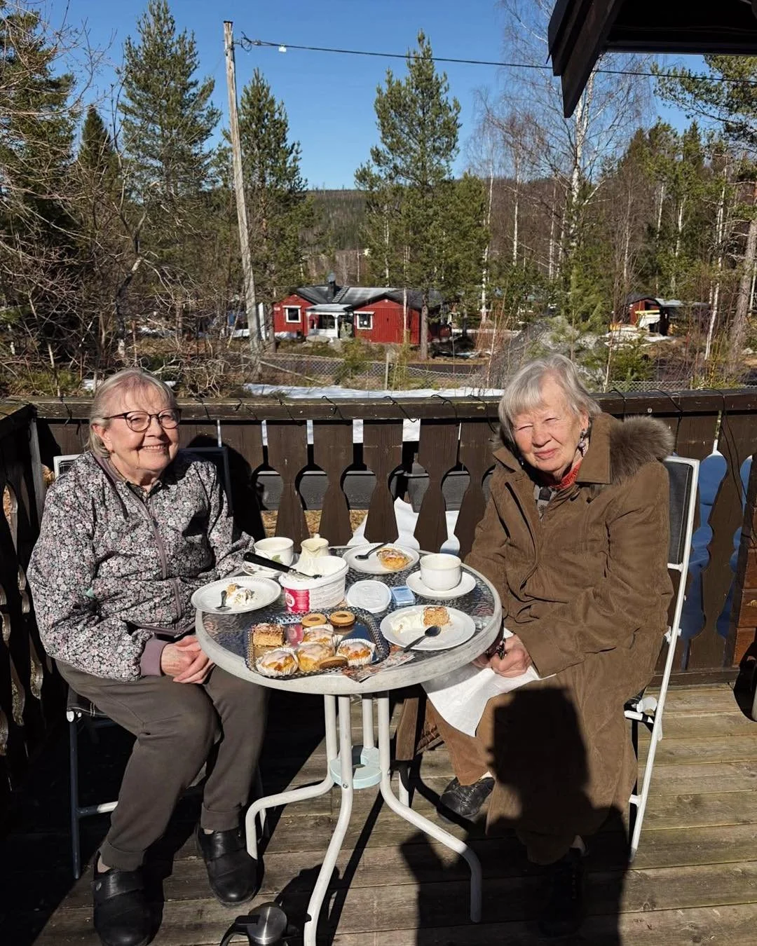🐣🌷 P&aring;sken hos oss 🌷🐣

P&aring;sklunch, en h&auml;rlig fika i solen fick inleda den h&auml;r l&aring;nghelgen
Glad p&aring;sk! 🐥✨