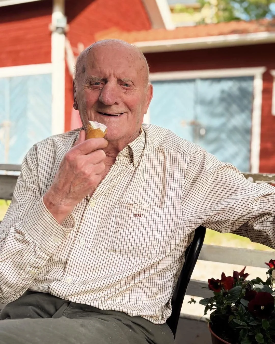 V&auml;rmen som kom i helgen togs tillvara p&aring;! En glass p&aring; maten f&ouml;r n&aring;gra och lite extra stunder utomhus 🍦☀️ 

Pl&ouml;tsligt k&auml;nns sommaren lite extra n&auml;ra!