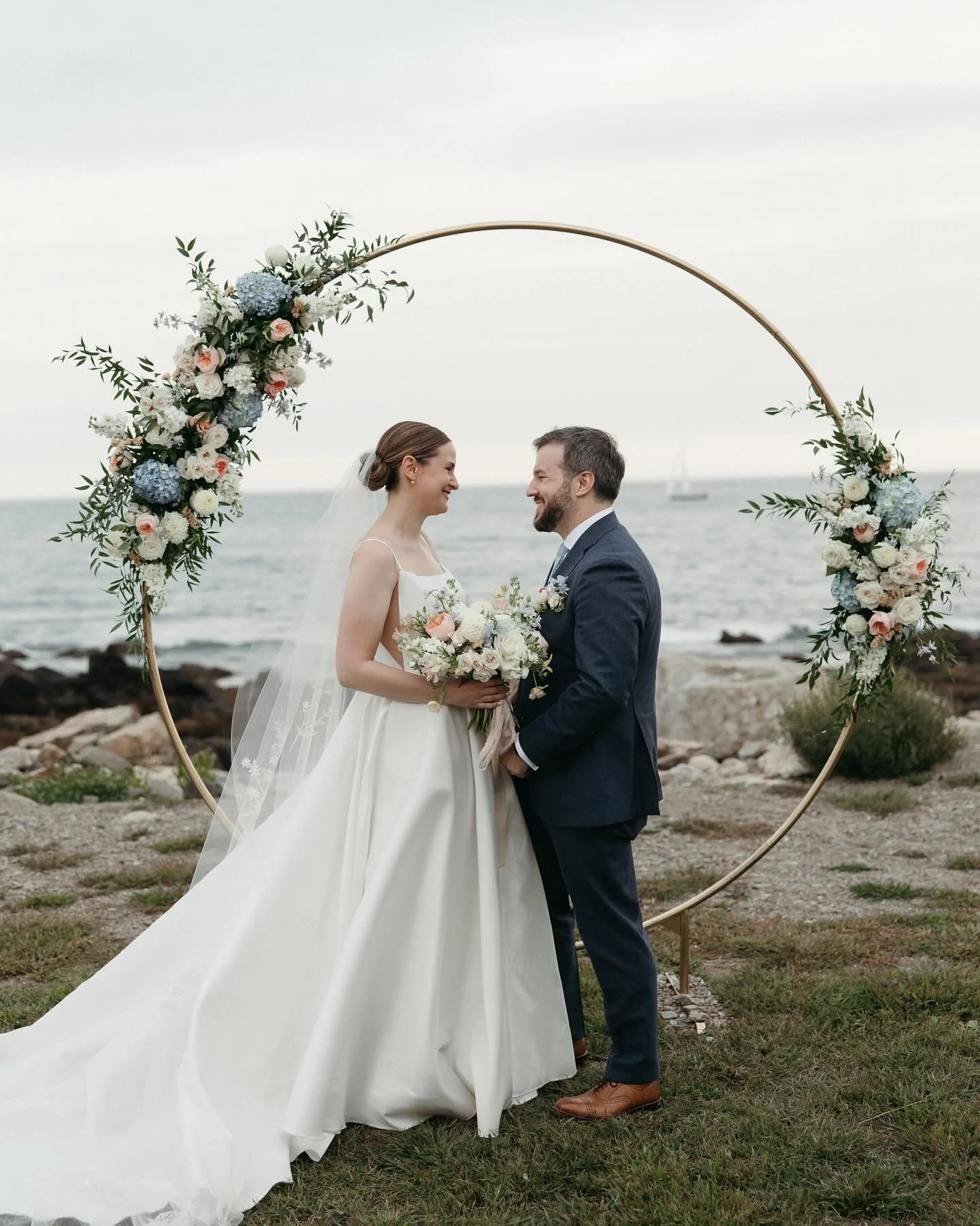 Getting married on the ocean is always the right choice

Planning by @laurenwilsonevents 
Photography by @magicarrowphotography 
Venue @seacoast_science_center
@charlotte_doney