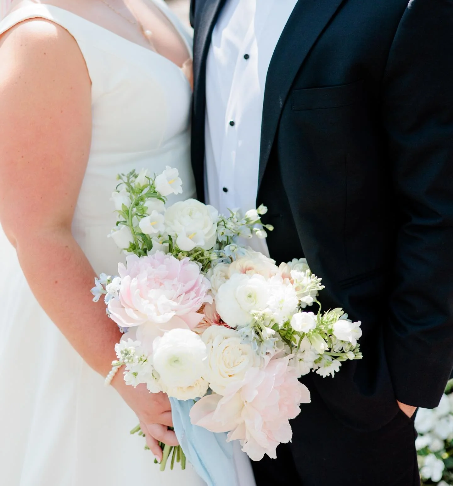 Kait&rsquo;s bouquet was made for a Portsmouth seacoast evening - soft whites, dreamy blush, and a whisper of light blue tied with a silk ribbon. But my favorite part? Those lush peonies straight from the farm.

Nothing beats the feeling of handing a