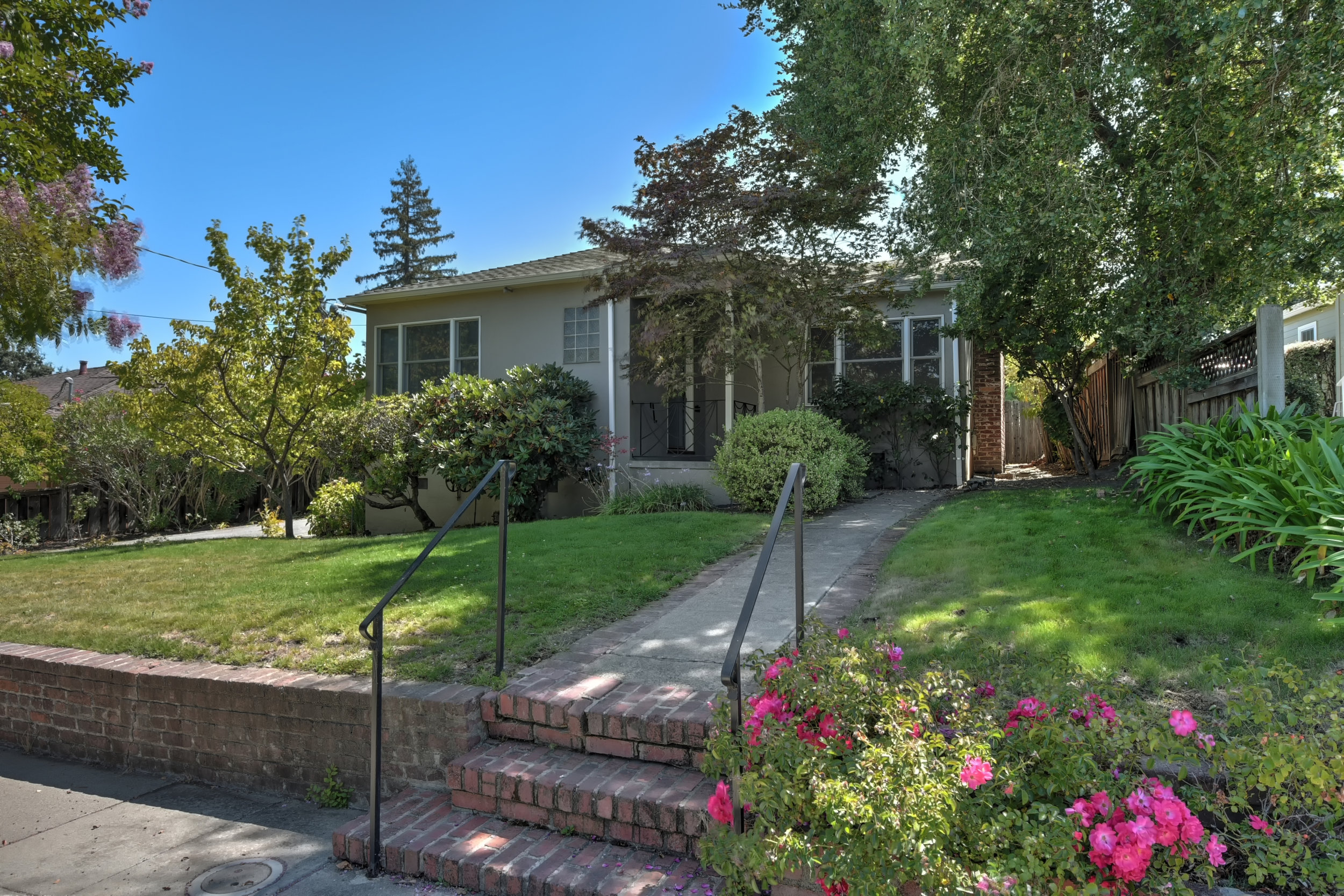 2439 Brewster Ave, Redwood City | $1,750,000