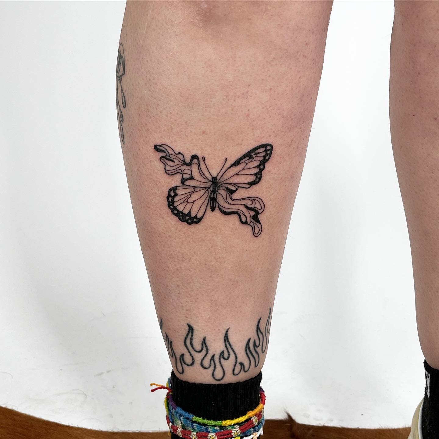 Drippy butterfly 🦋 next to a healed teary eye from a couple months ago! thank you so much Shae 🌚 
&bull;
&bull;
&bull;
&bull;
&bull;
&bull;
#tattoo #blackworktattoo #ttt #illustration #tattooist #tattooart #tattoocollector #aesthetictattoo #tattooi