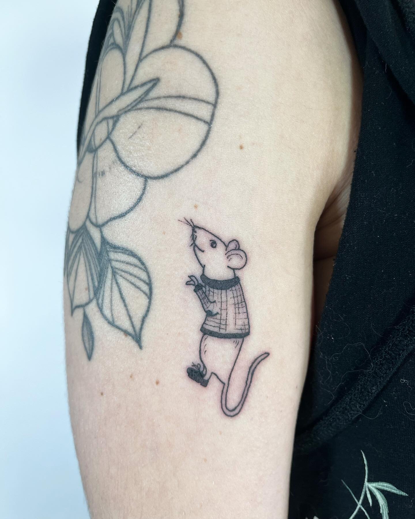 Just a little guy, a handsome small mouse 🐁 
&bull;
&bull;
&bull;
&bull;
&bull;
&bull;
#tattoo #blackworktattoo #ttt #illustration #tattooist #tattooart #tattoocollector #aesthetictattoo #tattooideas #halifax #novascotia #eastcoasttattooer #eastcoas