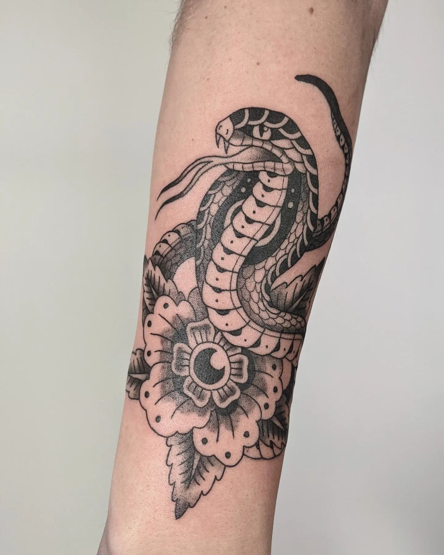 Flash snake for Jamie, thanks!
.
Made @blackeleventattoo