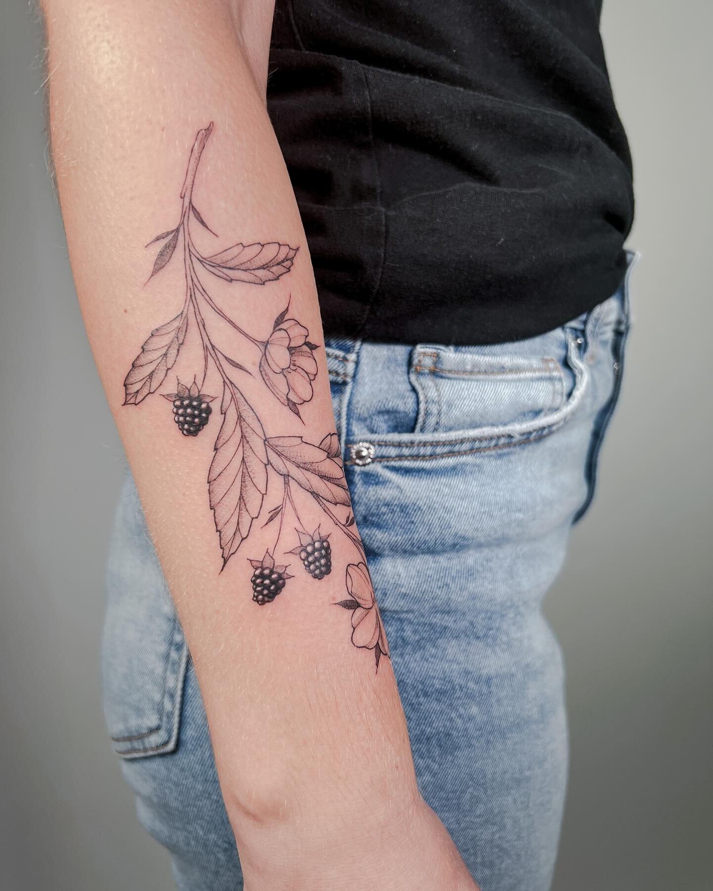 Couple of blackberries from last week, thanks for these ! 
.
.
.
.
.
.
.
.
.
.
.
.
#halifaxtattoo #novascotiatattoo #tattoo #tattooart #simpletattoo #halifax #ttt #tttism #tattooideas #jilliandawntattoo #jdawntattoo #blacktattoo #lineworktattoo #blac