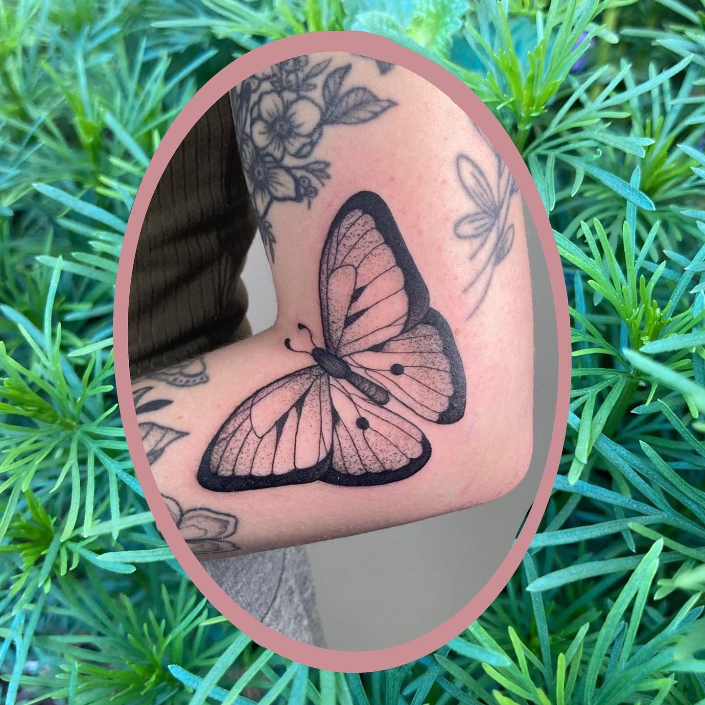 The cutest placement for Teanna! Always so lovely to see you 🦋 

.
.
.
#moonberrytattoos #blackeleven #tattooartist #tattooer #queerartist #tattoo #inked #newtattoo #freshink #realtattoos #artistsoninstagram  #flashtattoo #cutetattoo #artnouveau #bl