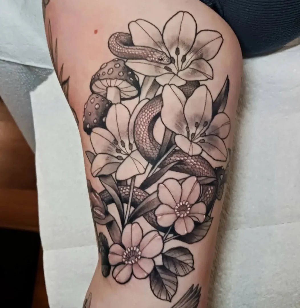 Last session on the piece for Becky! Some healed/some fresh.
.
.
.
.
.
.
.
.
.
#halifaxtattoo #halifax #tattoo #snaketattoo #floraltattoo #blackandgraytattoo