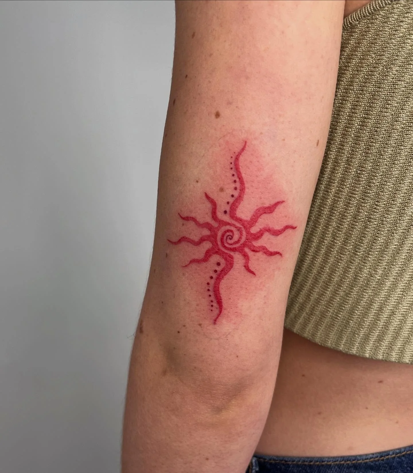 Funky red sun (featuring some very stubborn purple stencil) 🌞 thanks Mya!