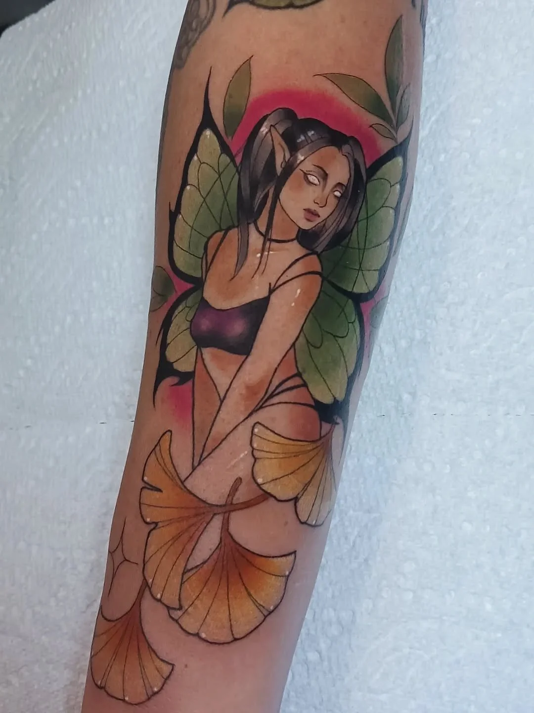 I was so stoked to do this custom fairy for Amie, would love to do more like this! 🧚&zwj;♀️ 
.
.
.
.
.
.
.
.
.
.
.
.
.
#halifaxtattoo #tattoo #gingko #fairytattoo