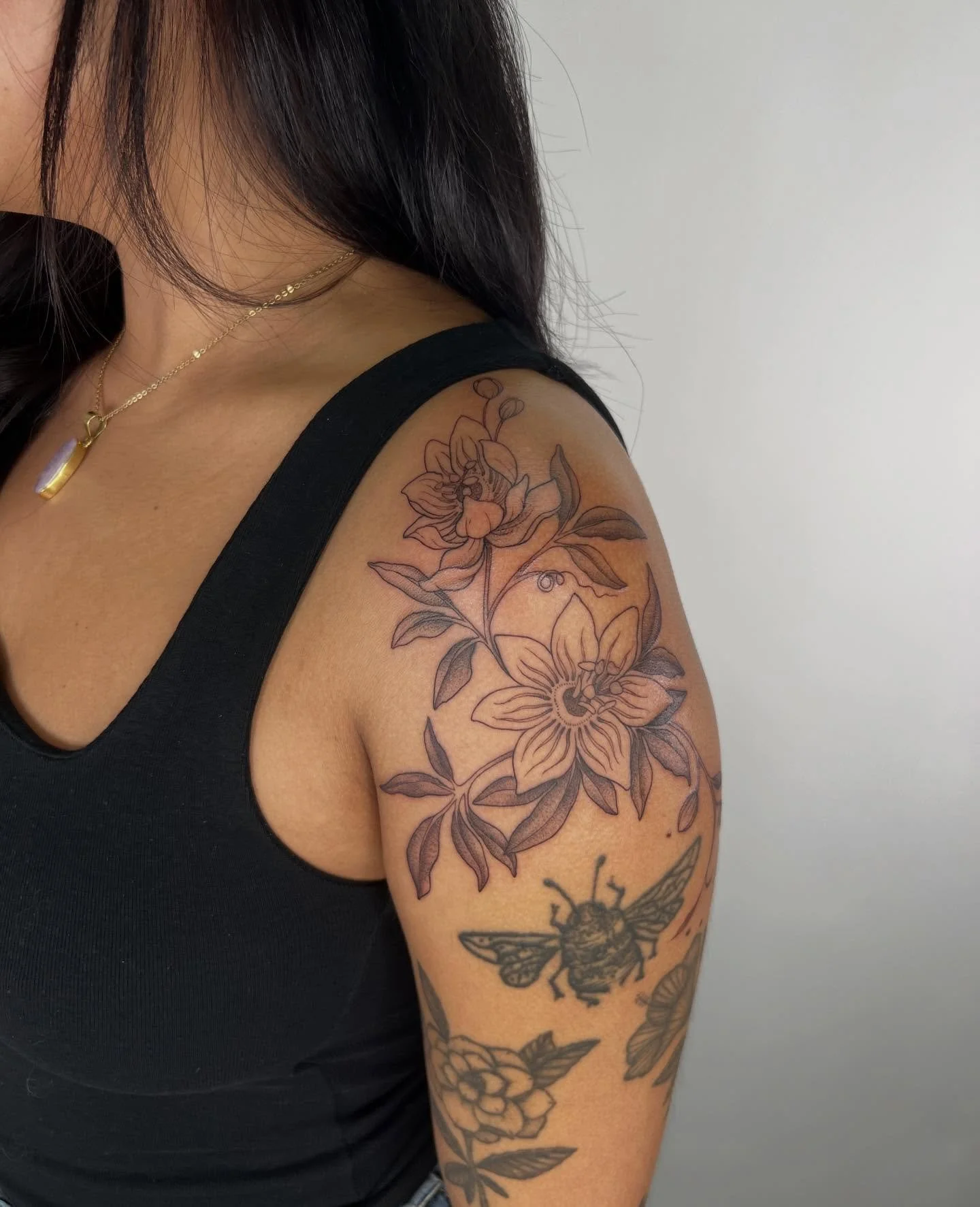 Passion fruit shoulder piece for Nina, these flowers are so intricate, so it was a fun piece to design !