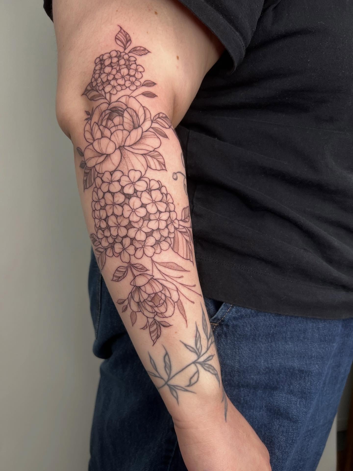 More florals for Jill, with our focus on hydrangeas. Thanks for getting another one by me!