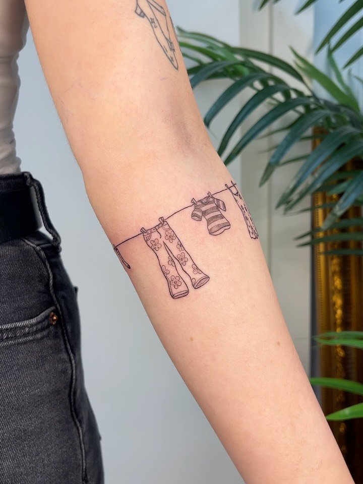 Super cute clothesline armband from yesterday 🧦👔👖🌬️ this was so fun to make! 🌞