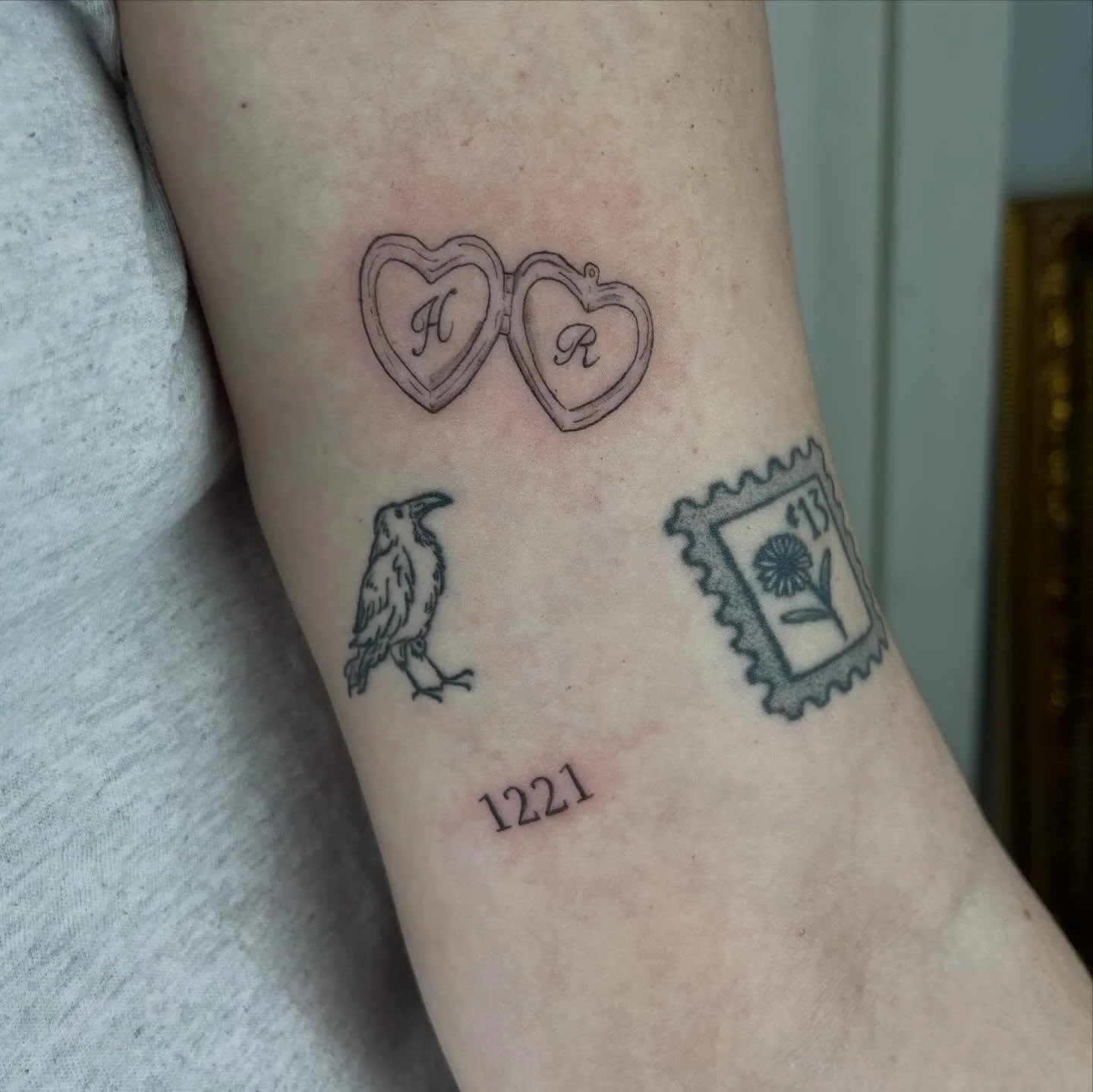 A couple of little ones 💗💗✨🐦&zwj;⬛ (healed crow from my Halloween flash too)