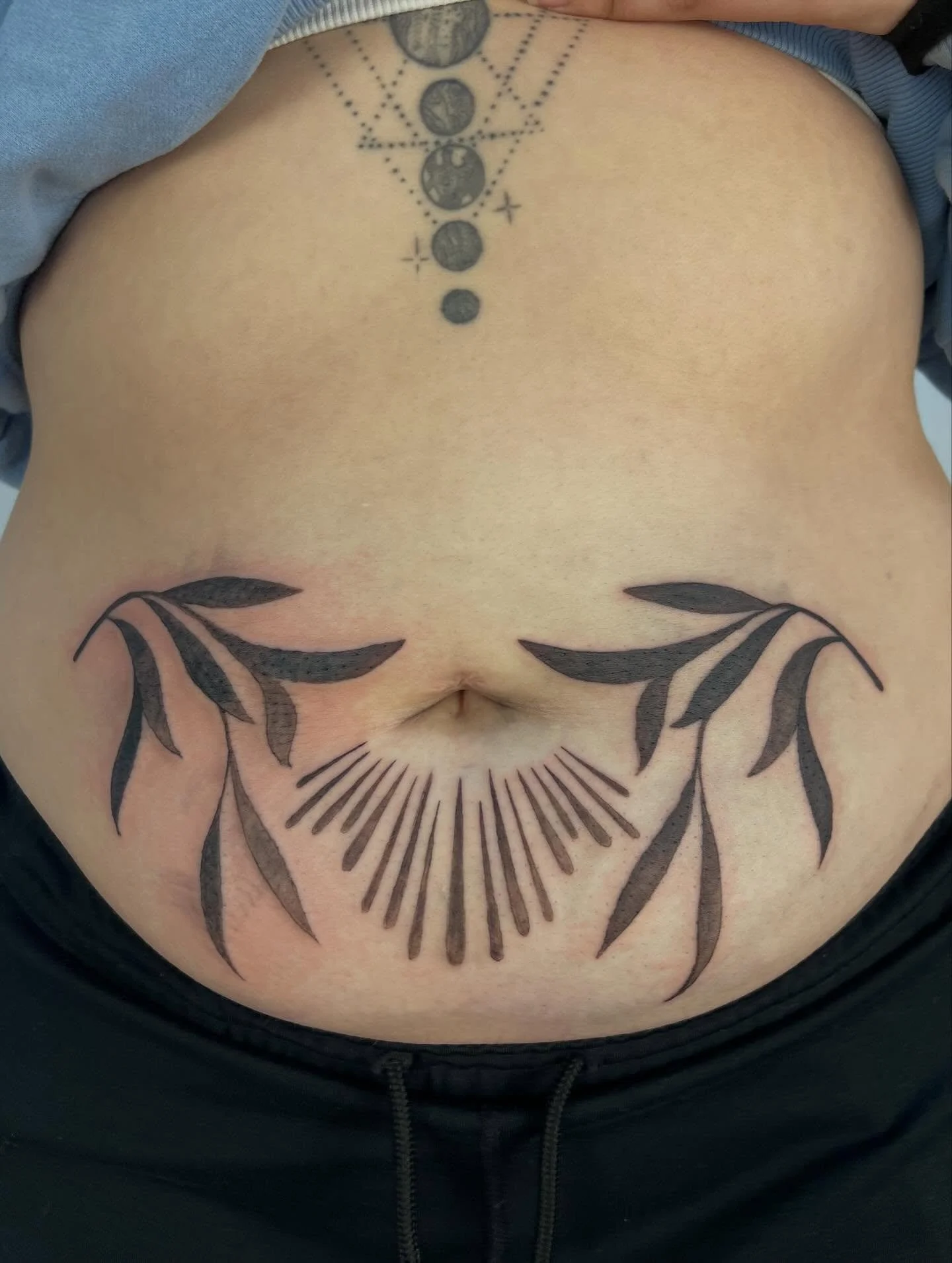 💫this is your sign to get a tummy tattoo 💫
