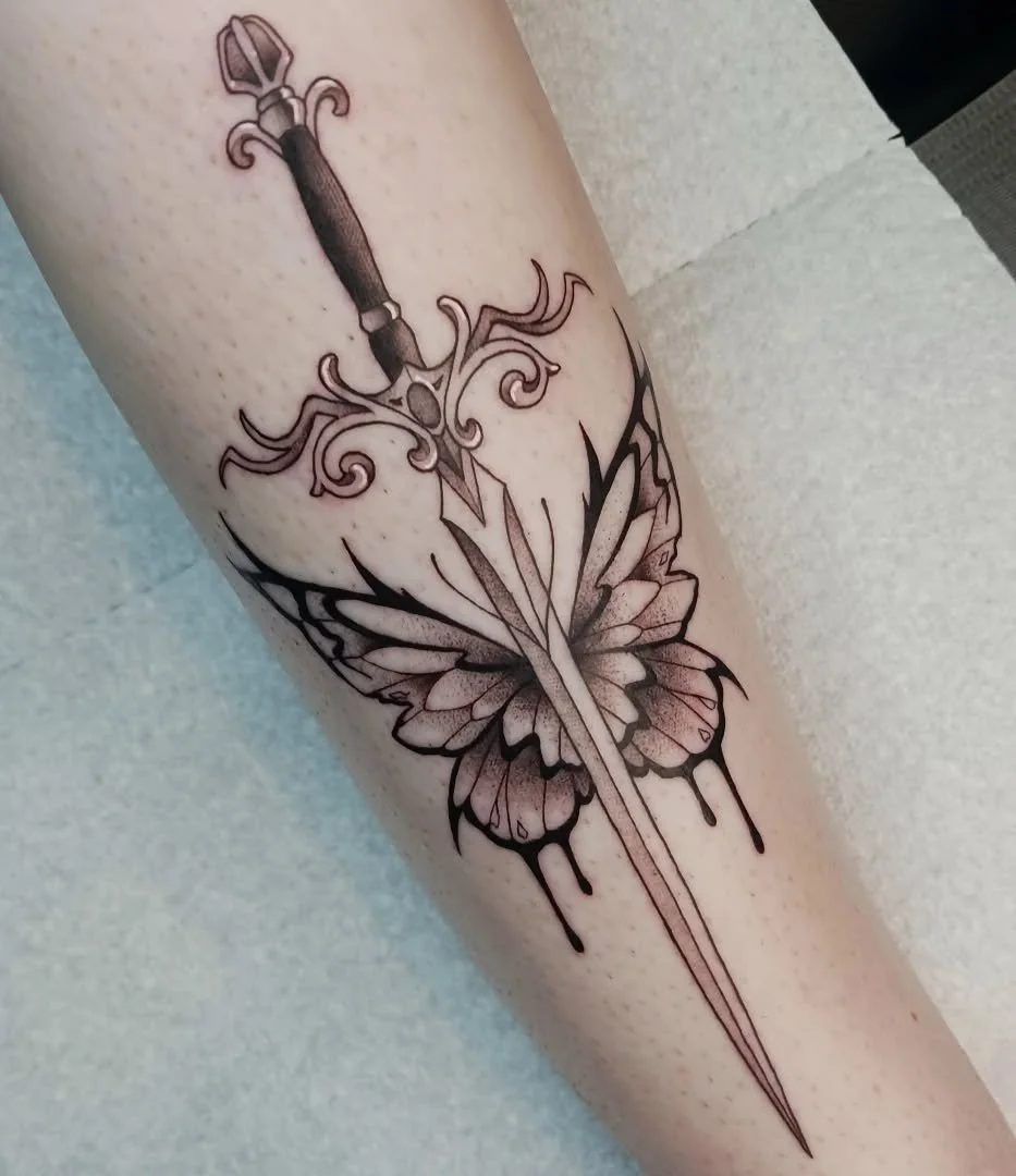 I had an absolutely lovely time tattooing this dagger for Natalie, thanks for toughing out the shin so well!
.
.
.
.
.
.
.
.
.
.
.
.
.
.
.
#tattoo #blackandgraytattoo #dagger #butterfly