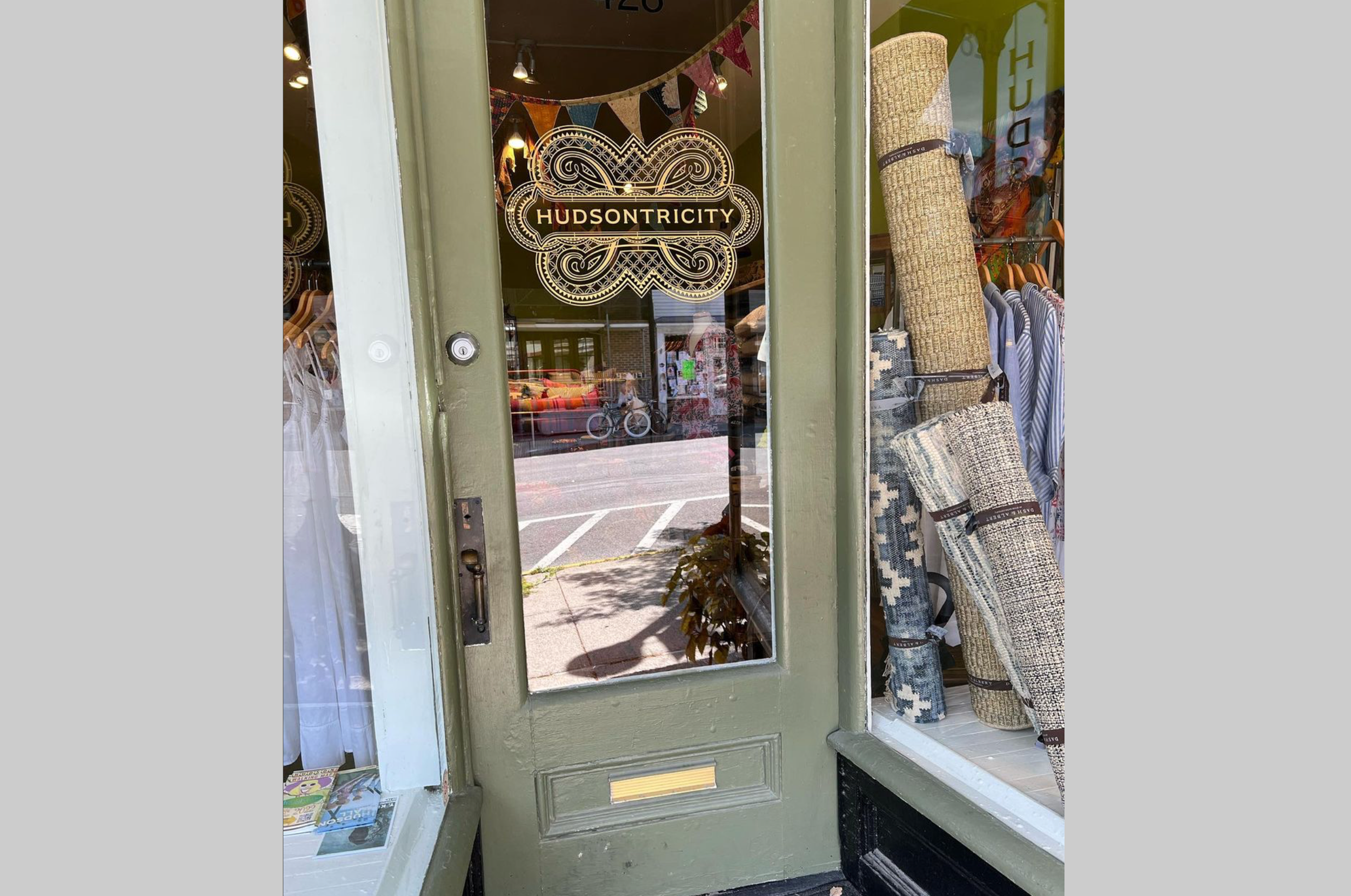 hudsontricity-gray-gallery01.png