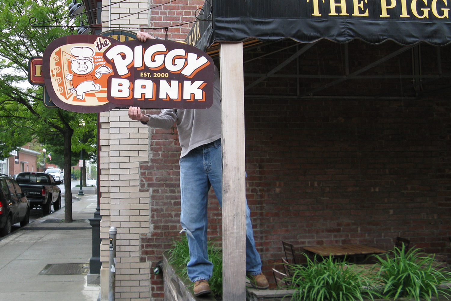 piggy-hangingsign.png