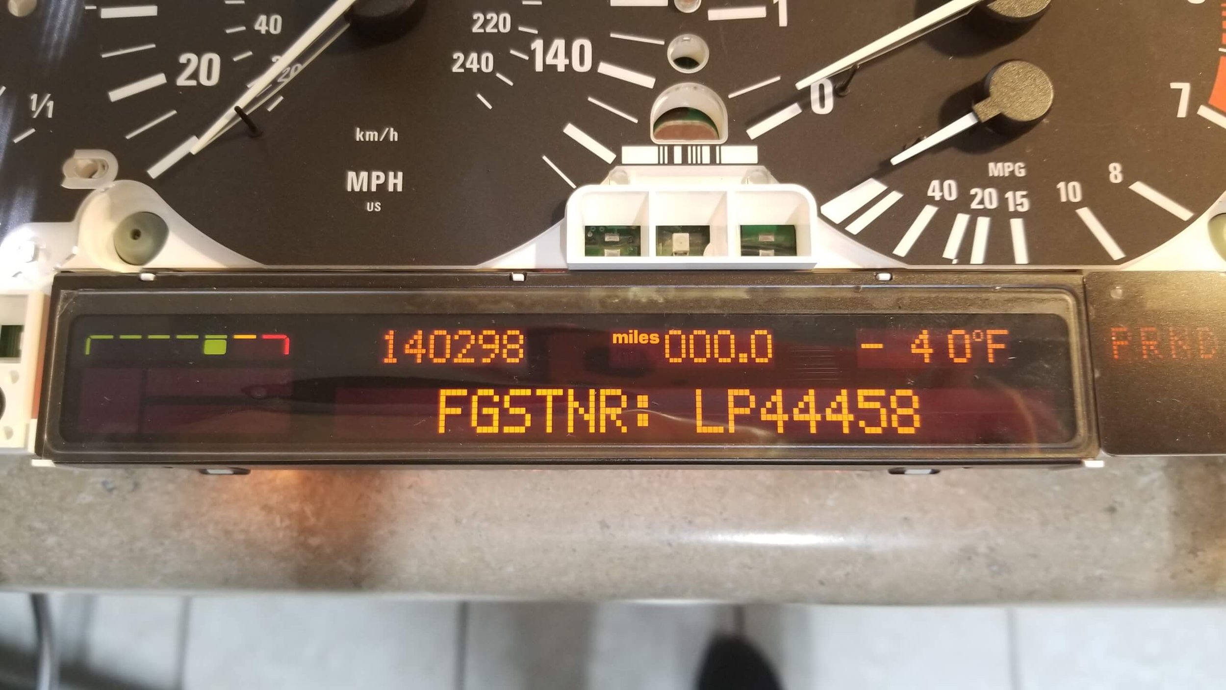BMW 740 E39 missing pixels.jpg