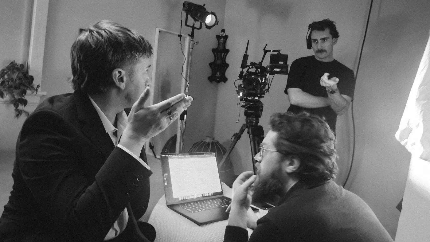 behind-the-scenes-photography-wet-hands-larry-claudin.jpg