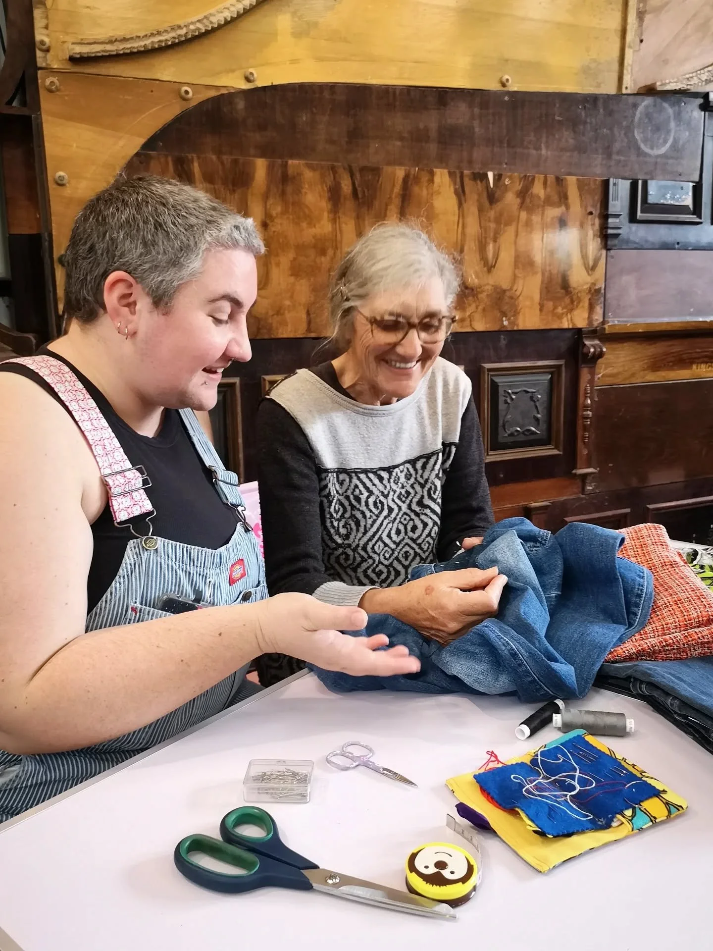 Have you got any broken clothing and want to learn how to fix them? Come along to our free drop-in Sew You Can! session this Sunday, 28th September, between 11am - 2pm. You can bring your own clothing or practice on some of our fabrics. Nicki (they/t