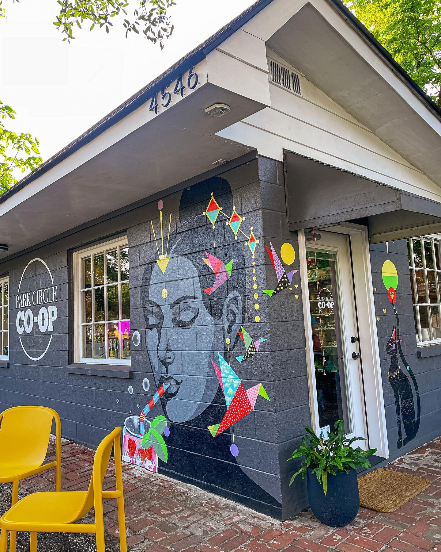 Happy opening day to our friends at the @parkcirclecoop!! 🥳

Check them out at 4546 Durant Ave from 7-3 for all your breakfast &amp; lunch needs! 

#parkcirclecoop #supportlocal #grandopening #localcharleston #charleston #parkcircle #eatlocal #local