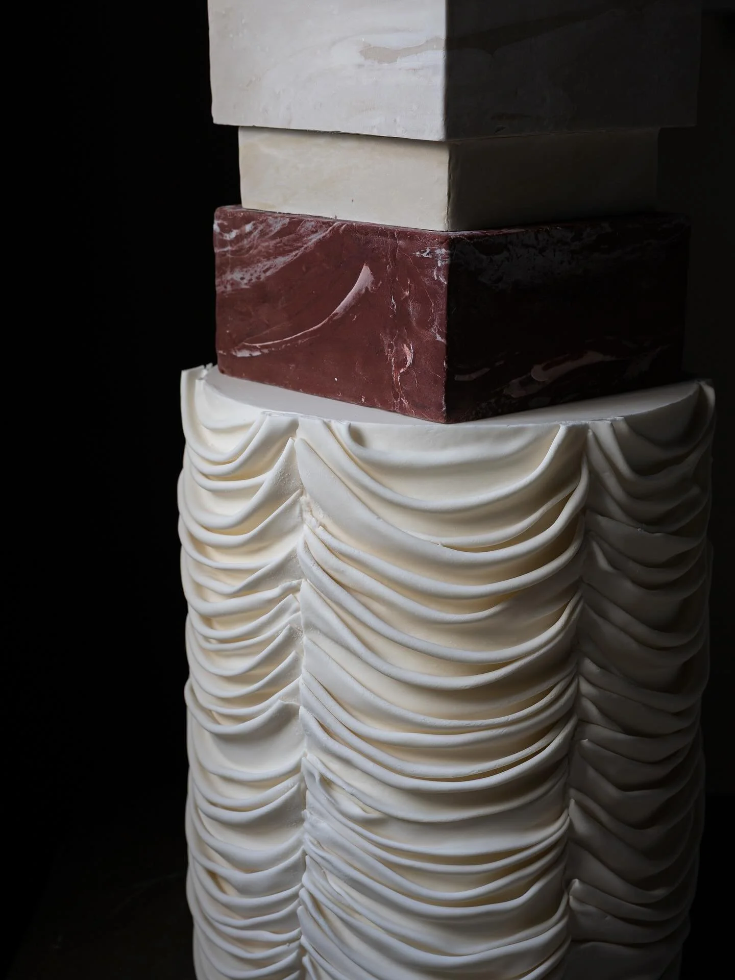 A few close up details 🍑

.
.
.

#weddingcake #cakesupplier #weddingcakesupplier #weddingsupplier #londonweddings #liverpoolwedding #knowsleyhallwedding #creative #creativeweddingcakes #uniquecakes #destinationwedding #wedding2026 #weddingplanning