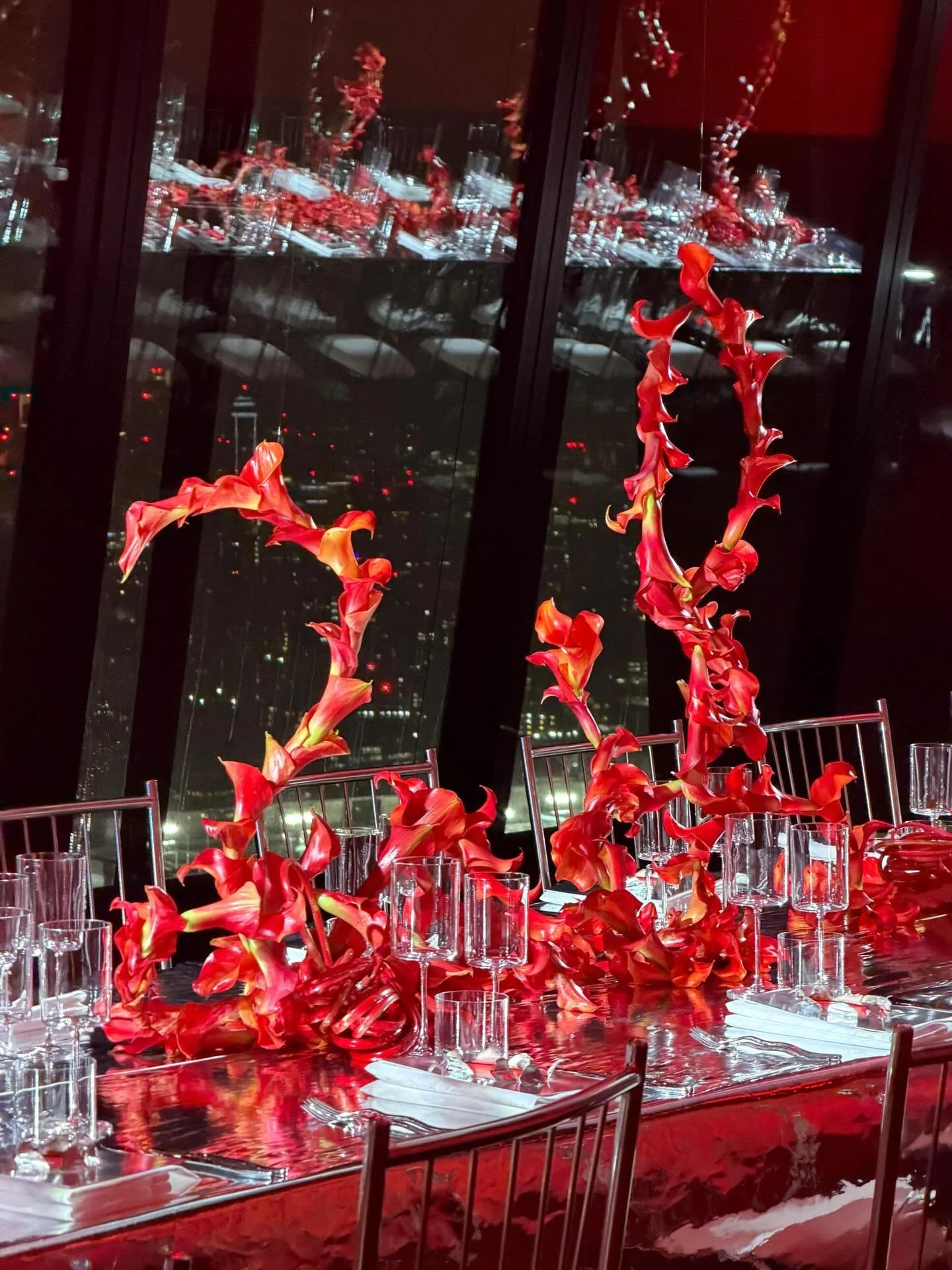 The set up was impeccable 👌🏻 

@tables.london incredible ideas, planning 
@hamishpowell intricate floral installations (and photography 👌🏻)
@yann_florio mind blowing food! Presentation is out of this world. 
@landingfortytwo the venue 
.
.
.
.
#u