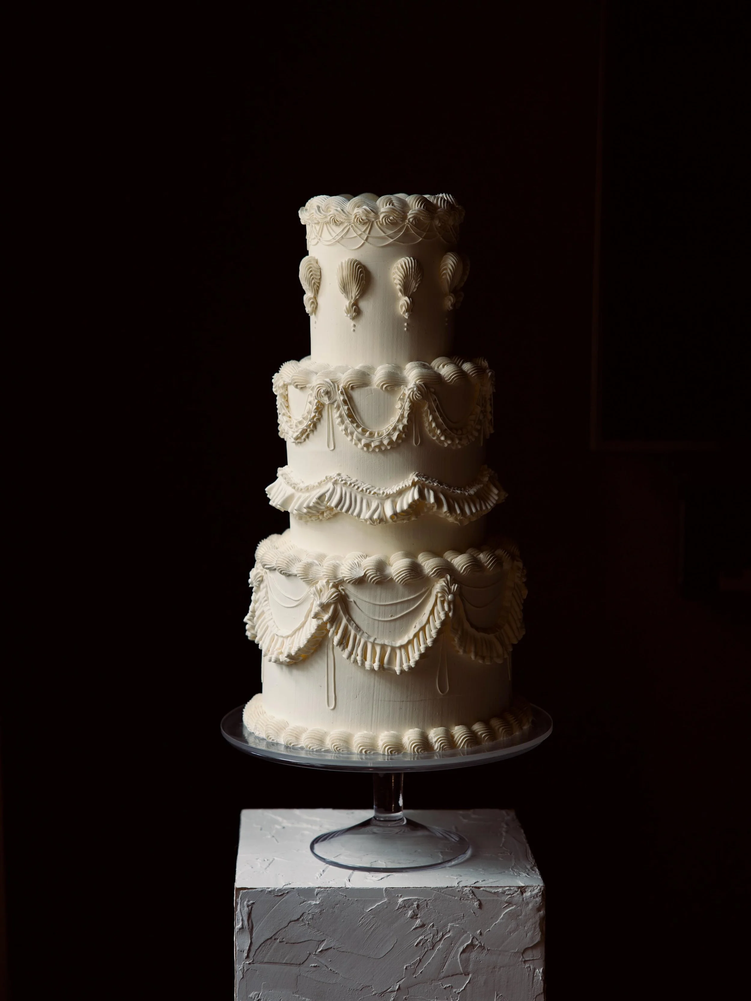 Vintage 😊 

Thank you @islaandsmithbespokeevents 

#vintagewedding #vintageweddingcake #destinationwedding #weddingplanning