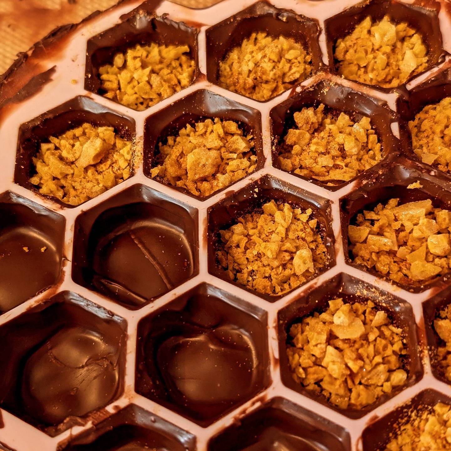 🐝 New Creation: Bee Stings! 🐝

I've been experimenting in the kitchen, and I&rsquo;m excited to share this sneak peek of my latest creation: Bee Stings! 🐝🍯 These indulgent dark chocolate hexagons are filled with my homemade hot honey brittle crum
