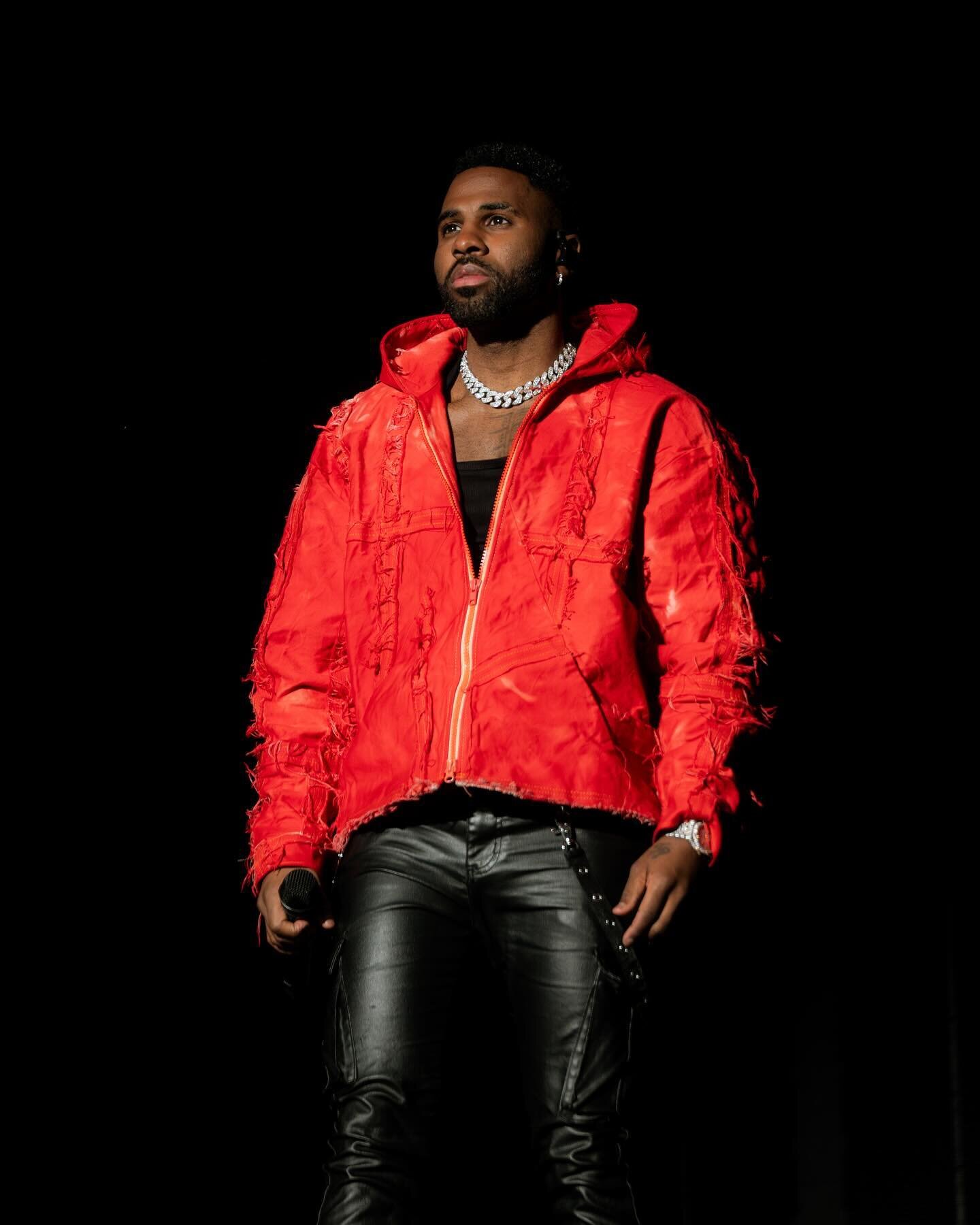 @jasonderulo Wears Custom @joe.brim

So much gratitude for @torili_obyy @afrob_ @_danijane @realestmannyfresh @iam_thecrown 

And @georgecreme for always backing me

Crazy details in this one, made start to finish in 2 days flat.
Colours matched to t