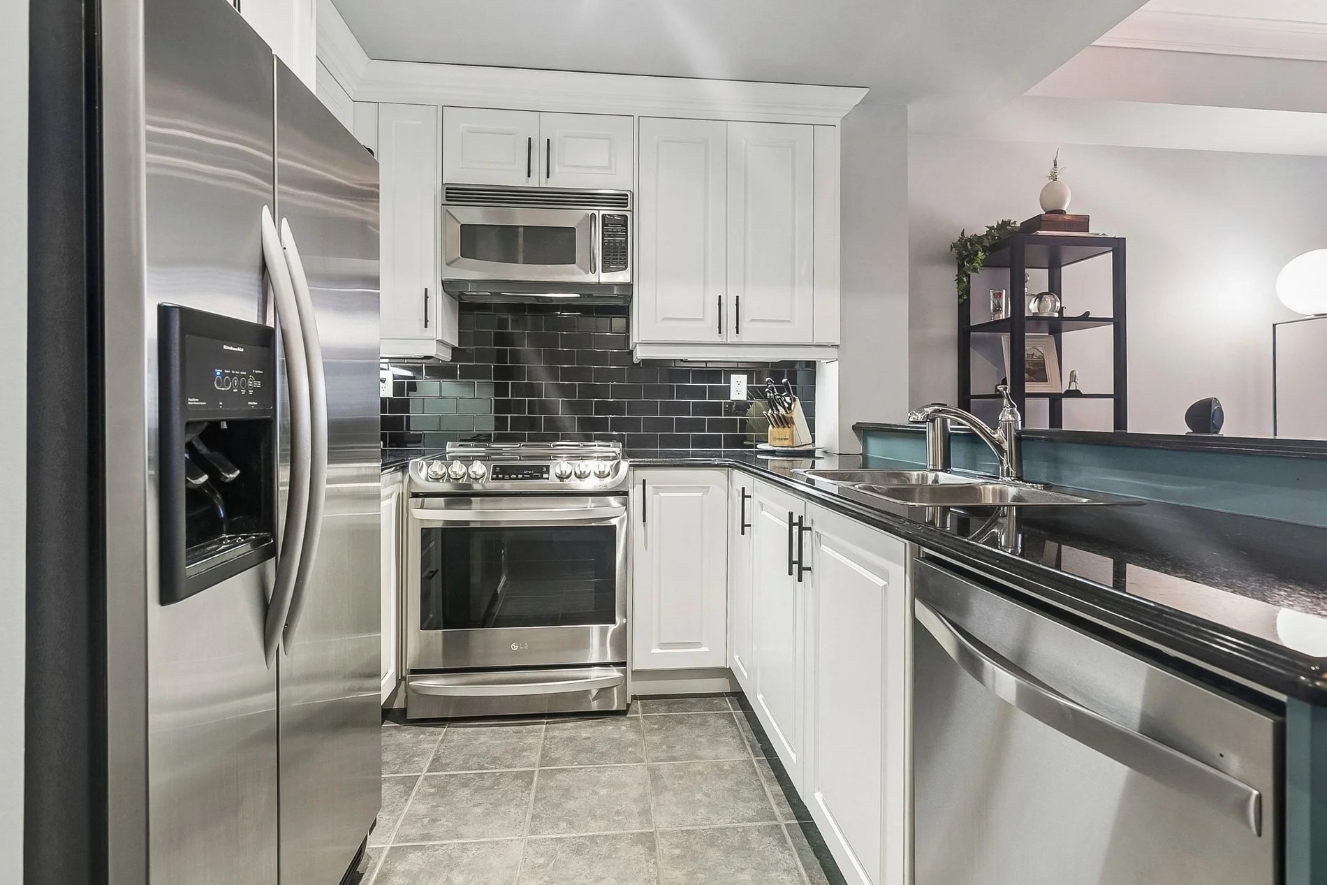 Kitchen 023.jpg
