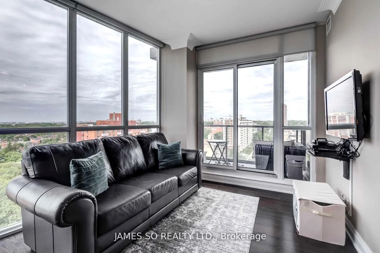 530 St Clair 10.jpg