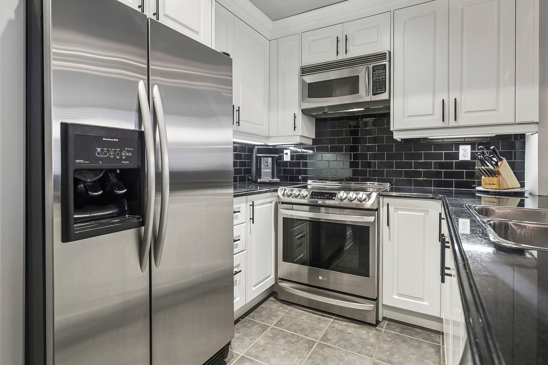 Kitchen 021.jpg