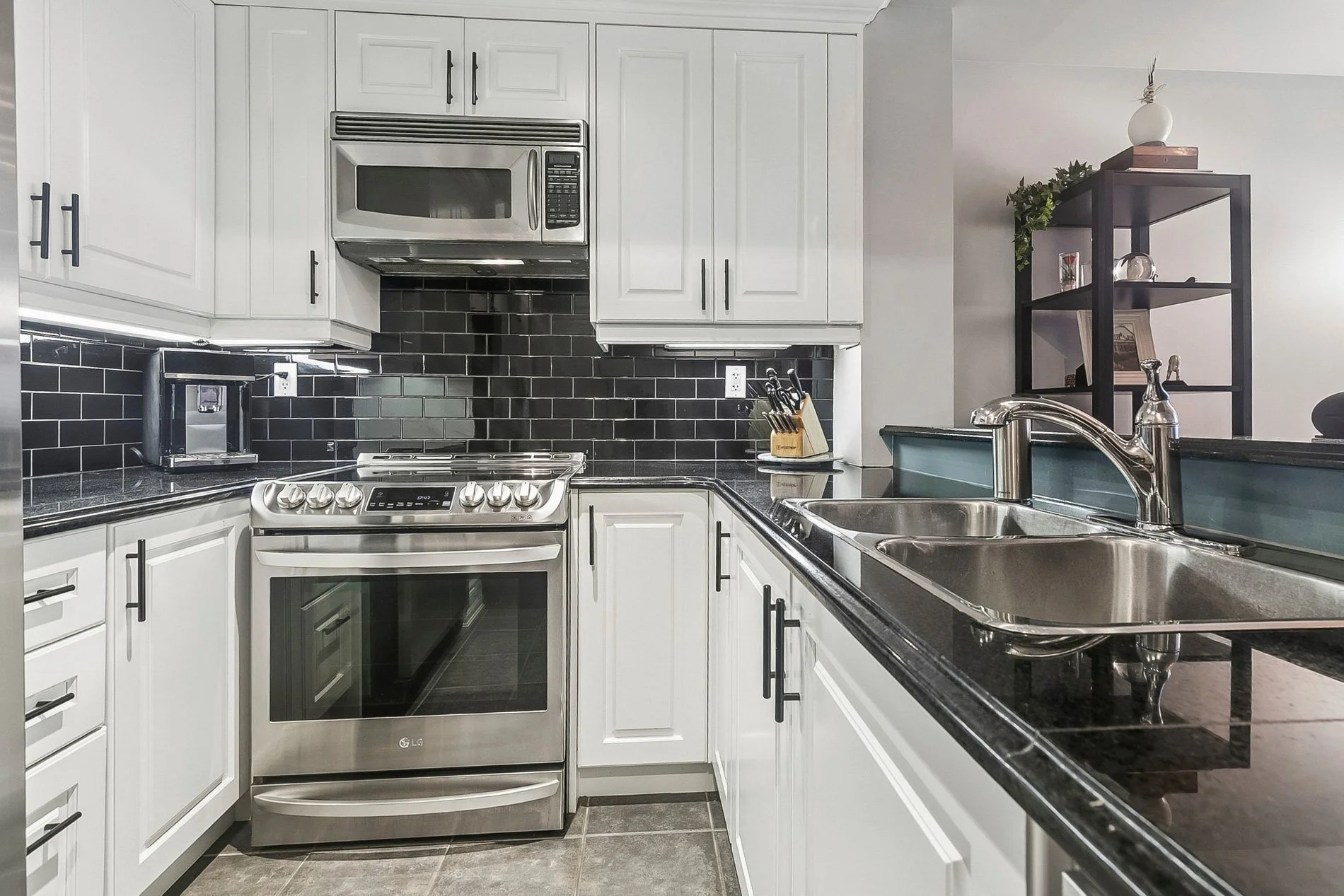 Kitchen 022.jpg