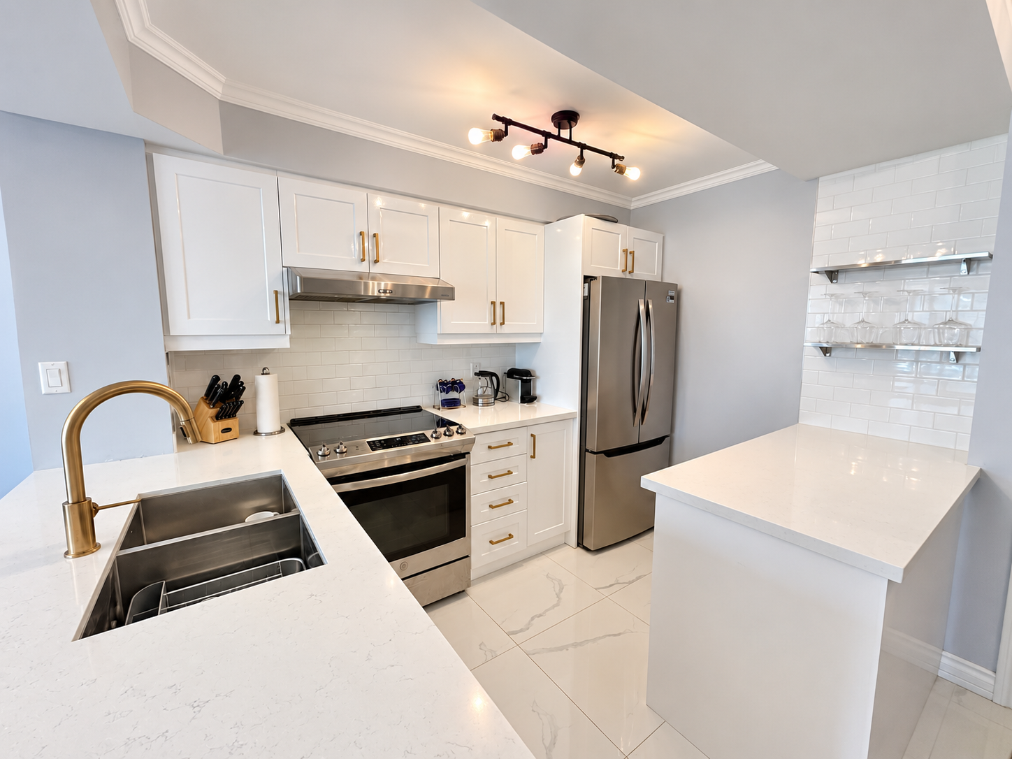 Modern Brass-Accented Kitchen Interior.png