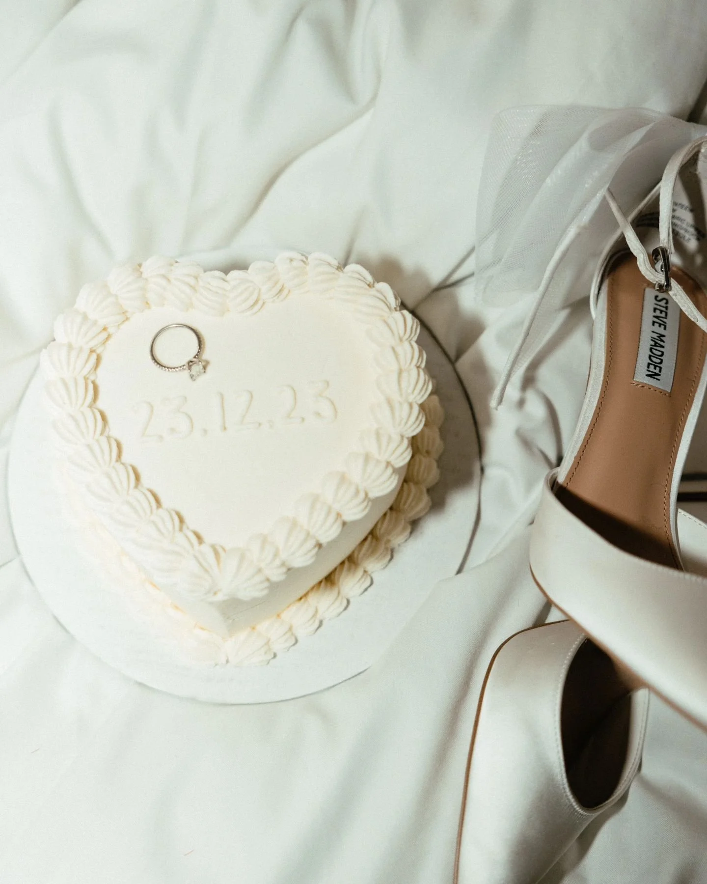 Noelle &amp; Mitchell; young and madly in love.

I love it when my couples dive all in and go all out with the details for their engagement session! This is the perfect way to express their love in a creative and fun way!