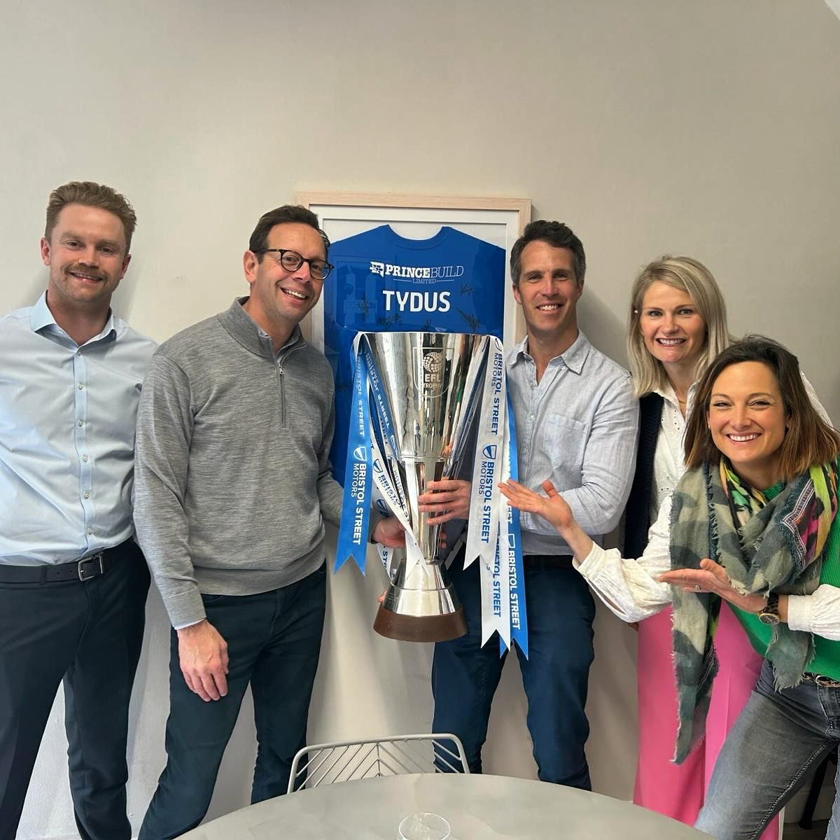 That was a lovely surprise from @bobbycopping @theposh for the Tydus Peterborough team today #eflcup #bristolstreetmotorstrophy