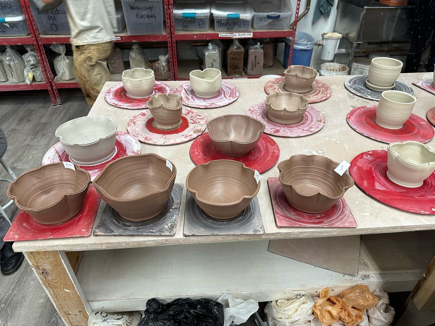 Check out what our Advanced Beginner &lsquo;Wheel Thrown and Altered&rsquo; class is up to this week! Beautiful bowls in progress from Liz&rsquo;s rockstar Wednesday night students. 

#wheelthrownpottery #easthamptonclay #easthamptonclaystudents #its
