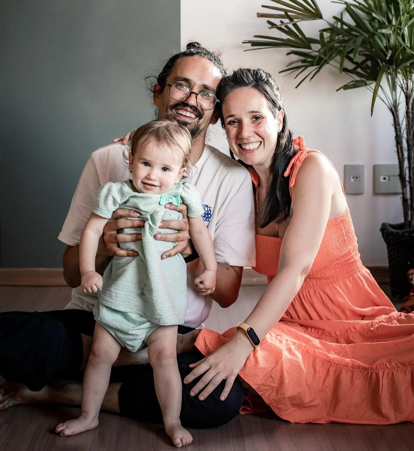 Um ano desafiador, acolhedor e afetivo. 

Um ano que n&atilde;o cansou de nos surpreender e que segue ensinando que tudo pode mudar, que nada &eacute; permanente. 
Se as coisas est&atilde;o dif&iacute;ceis, s&oacute; nos resta a f&eacute; de que ir&a