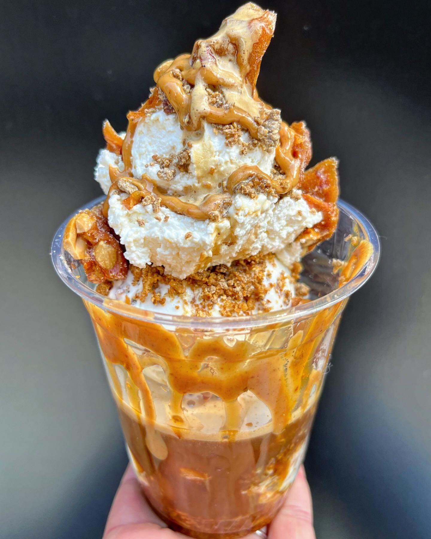 GRAPENUTTY AFFOGATO 🥣🥜
MASCARFICO SUNDAE 💜✨
1:30-9:30, Get both🤎
#caffepannaaffogatosundae