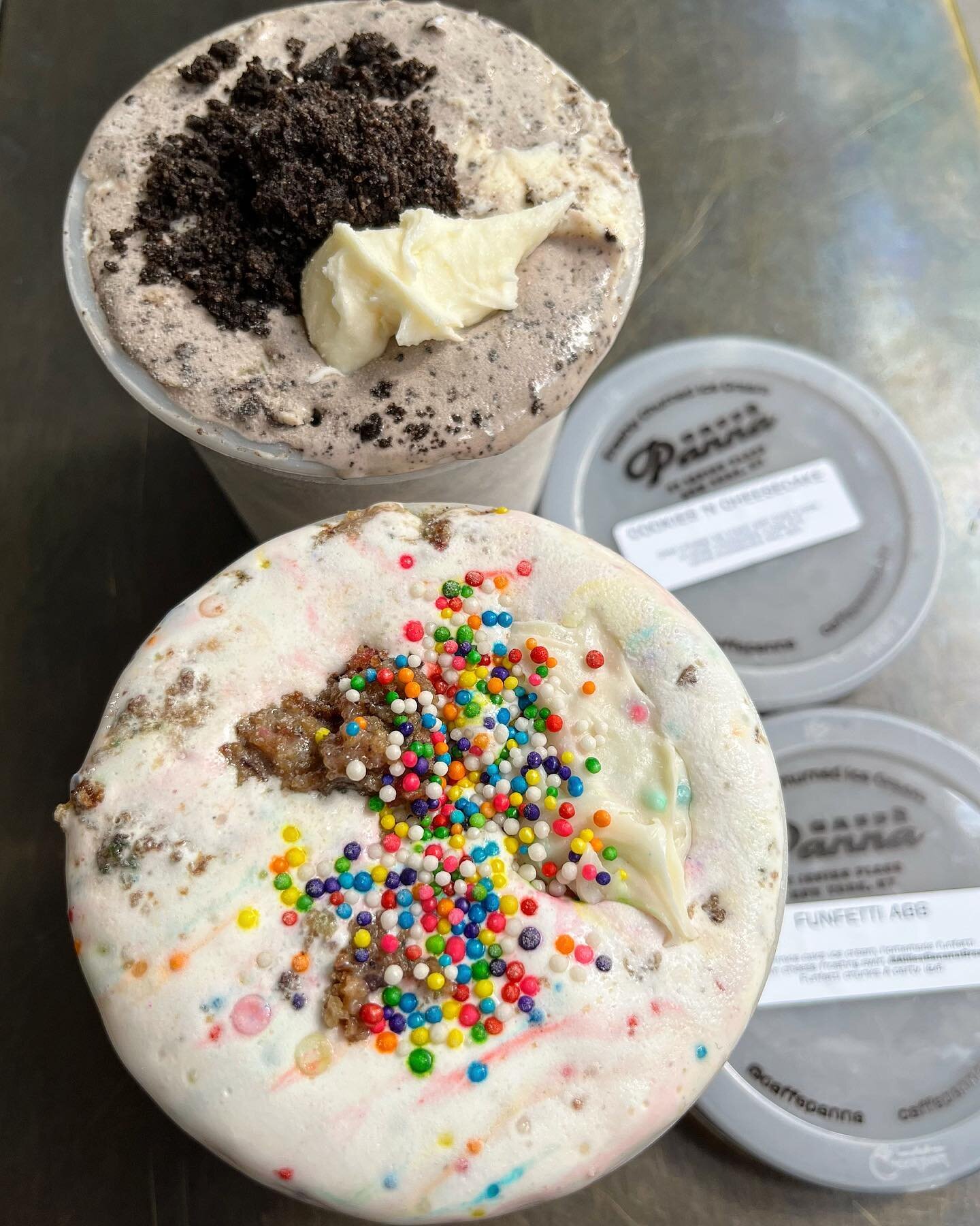 🧁💕🍌🤍🖤2 EXTREME Panna People Pleaser Pints today &amp; lots others online at 1:30 for pickup or delivery🤎

**Reminder that scoops are closed today, but normal service resumes tomorrow**🤎 #PANNAPINT