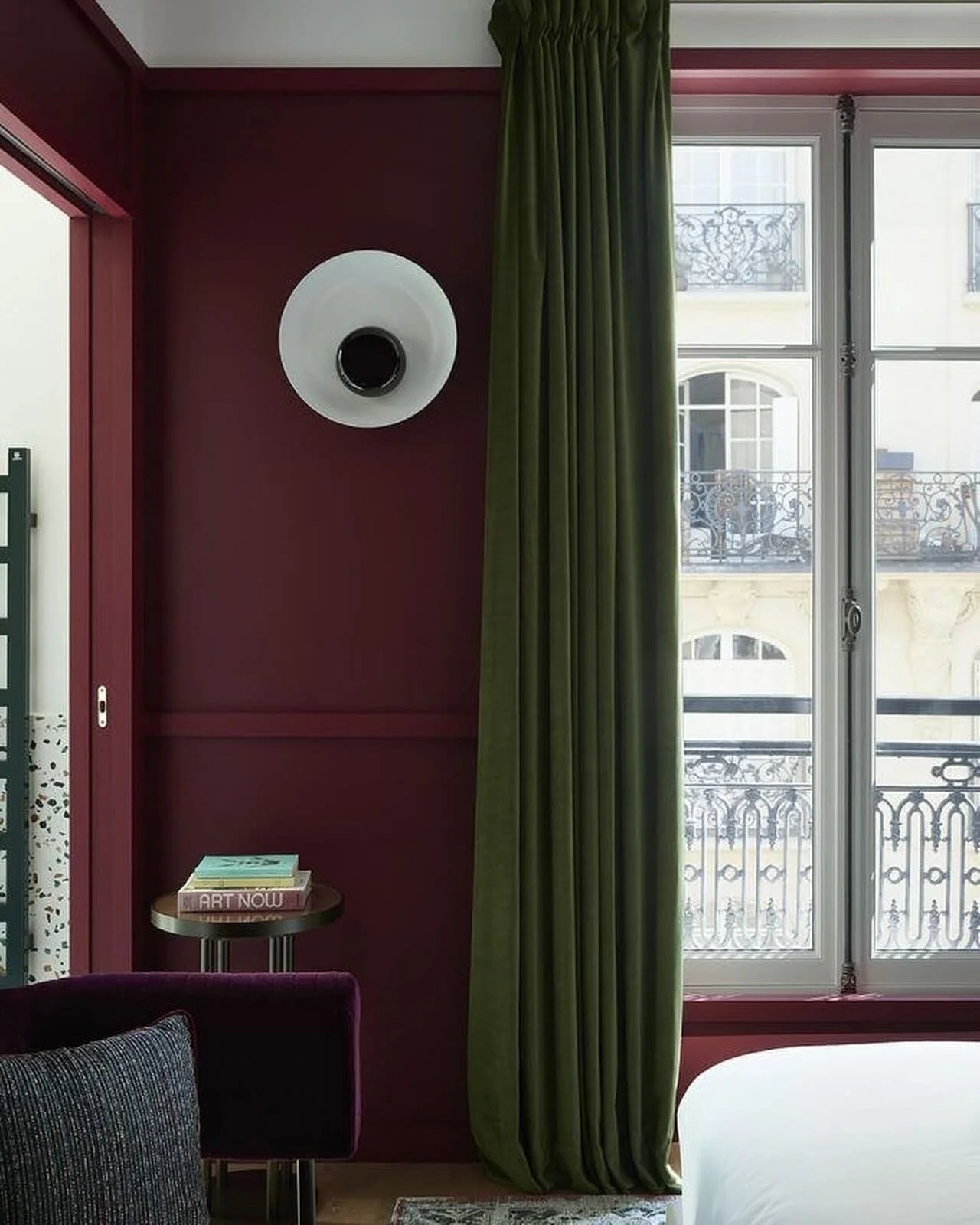 #TheShebamInspo of the day is this stunning red room at @hotelballu for the mastery of making a color statement in this 60s Eastern European architectural shell in the heart of Paris IX. 
.
.
.
Photography by @virginiefaucher.photography 
#interiorde