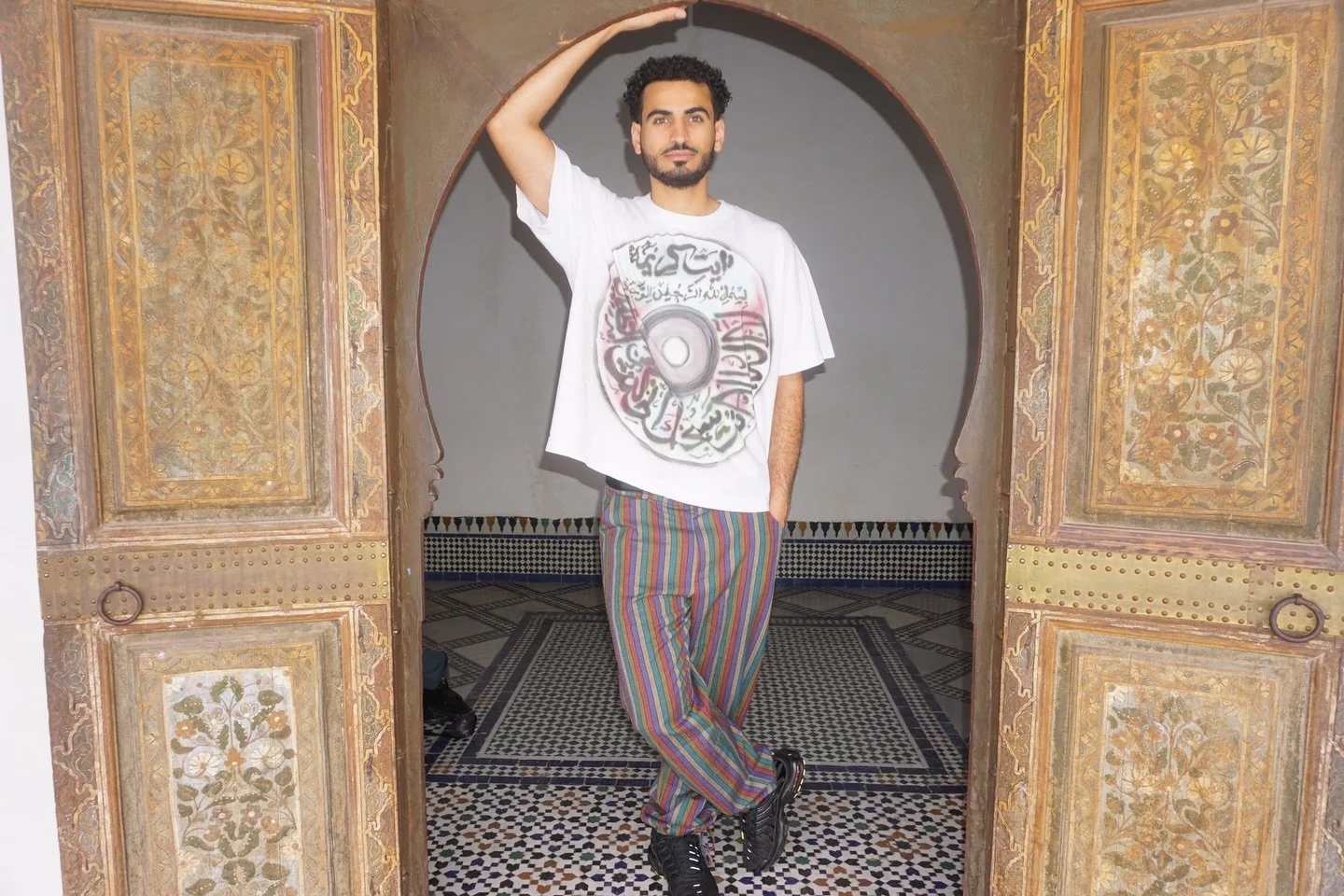 ramadan kareem ݁ ۪࣪ ִֶָ☾ ˖𓂃.₊𖥔
khaled wearing the ayatul kursi #airbrush shirt + #bespoke #1of1 striped trousers