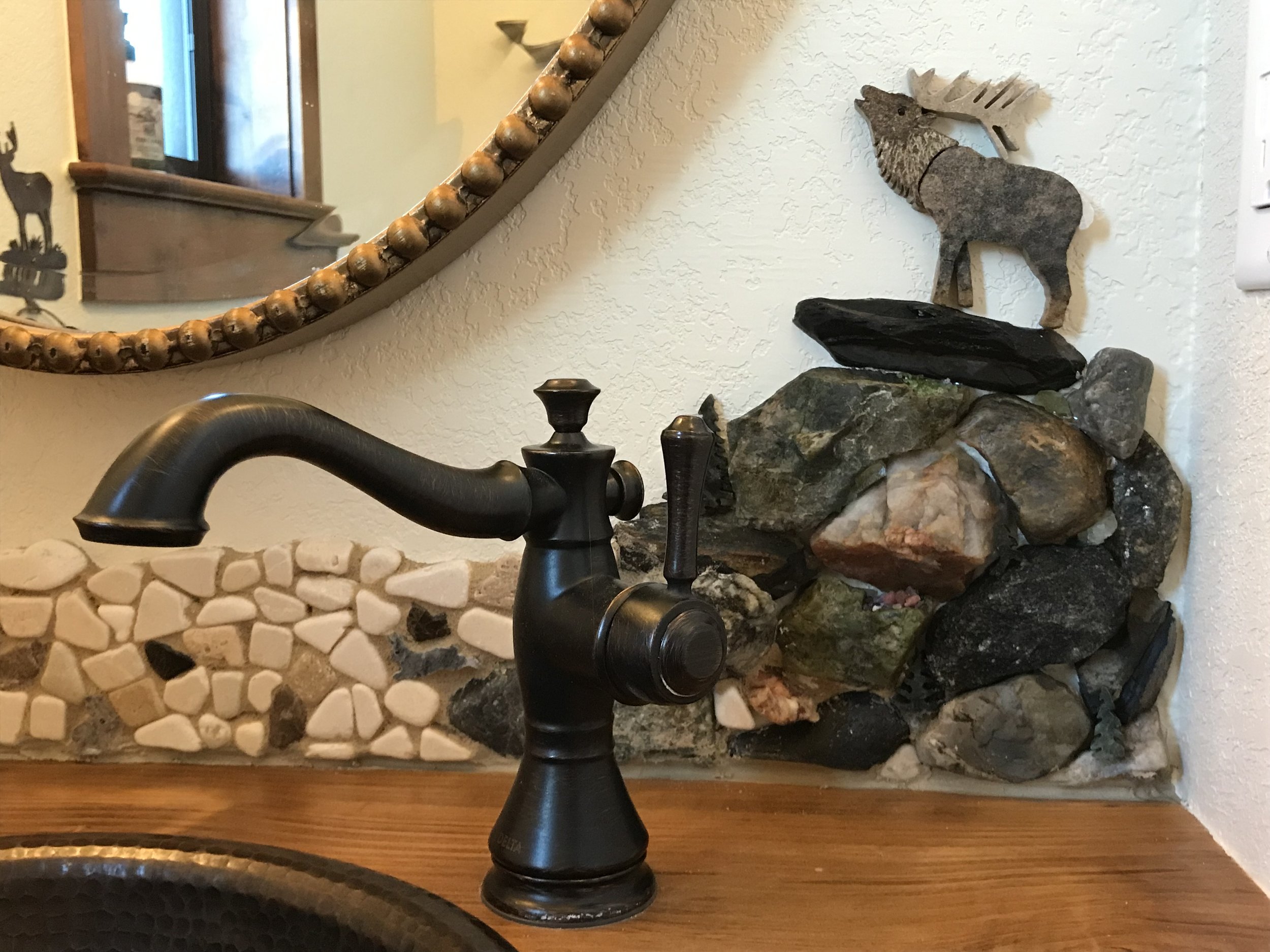 Bugling Elk is made from sandstone with travertine antlers. Wee granite pines are tucked amongst the slate, stone, and emerald boulders.
The emerald and peridot emit harmony, happiness and abundance energy. Then sprinkled crushed fluorite (stabilizin