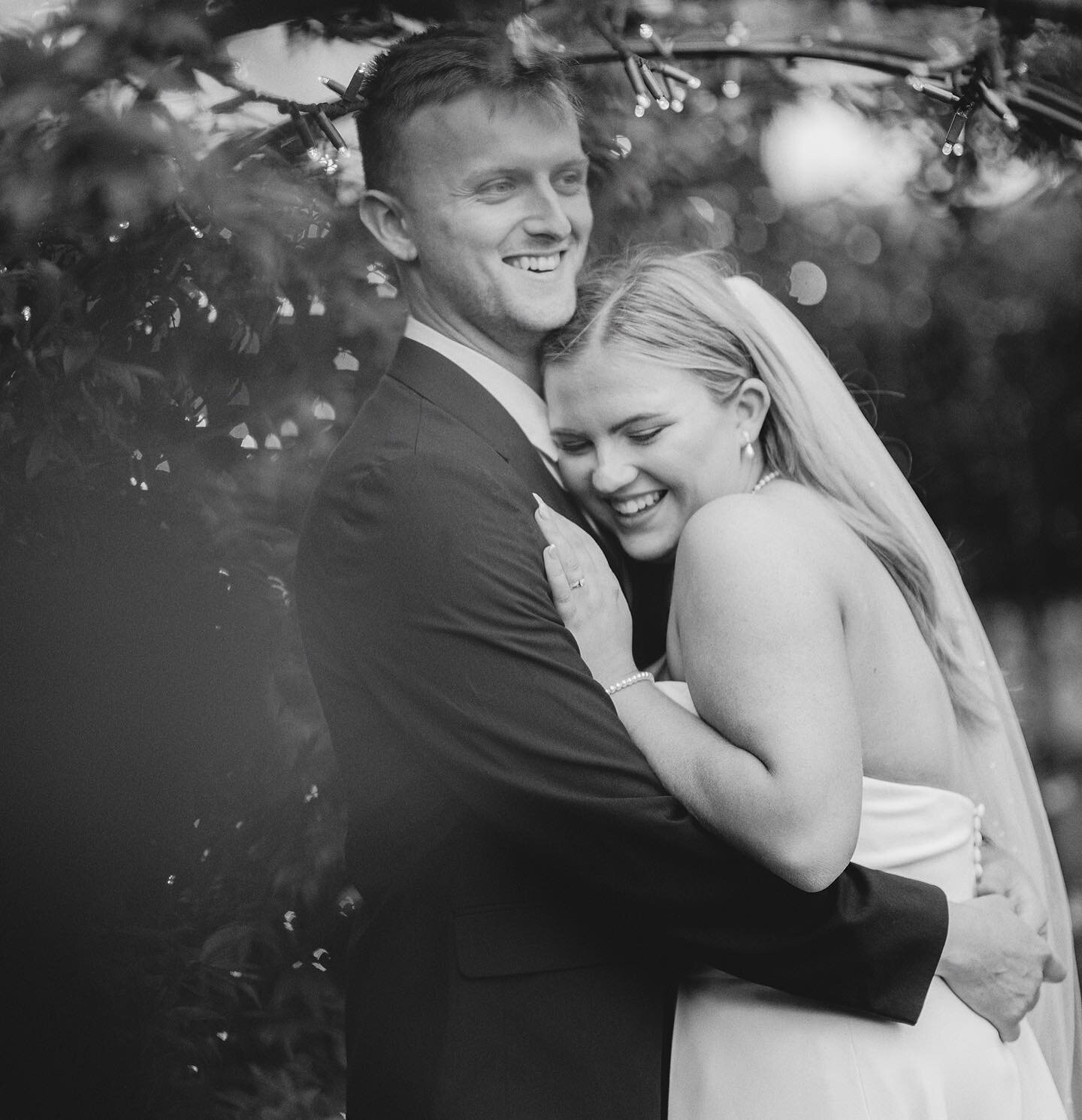 A lovely afternoon spent with Georgie and Rhys for their intimate wedding at Goosedale - Proof that rain doesn't have to spoil your wedding day - they both fully embraced it, and never stopped smiling! 🥰
.
.
.
.
.
.
.
.

#2024wedding&nbsp;#weddingin