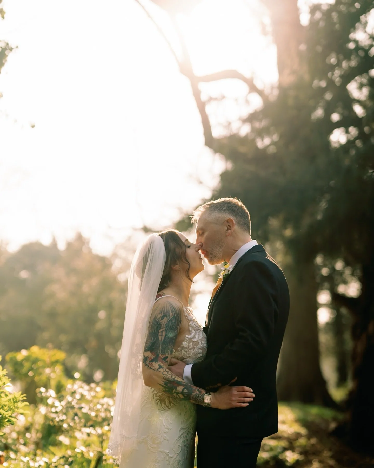 A stunning gorgeous spring day for the lovey Dee &amp; Richard @owstonhallhotel over in my home town of Doncaster! I loved every minute of it! Here are a few photos and video clips from their wedding day!
.
.
.
.
.
#hybridweddingphotographer #doncast