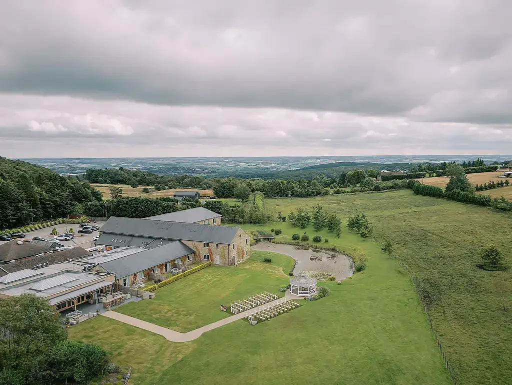 Peak Edge Hotel Wedding Photographer: Rustic, Relaxed &amp; Right on the Doorstep of the Peaks