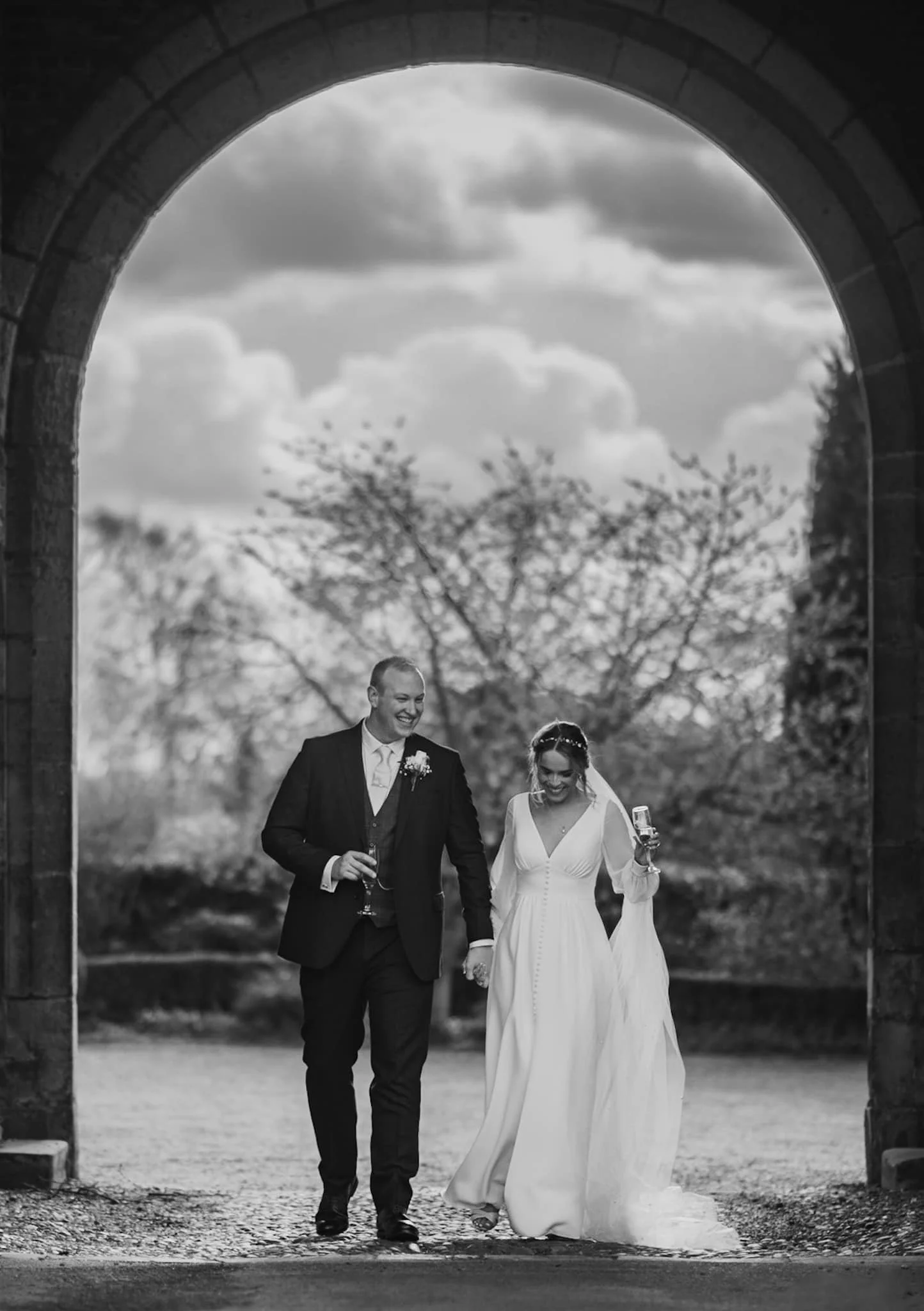 photos at hodsock priory wedding photographer018.jpg